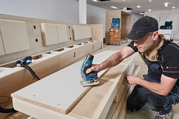 Bosch GKF 12V-8 Professional - cordless router