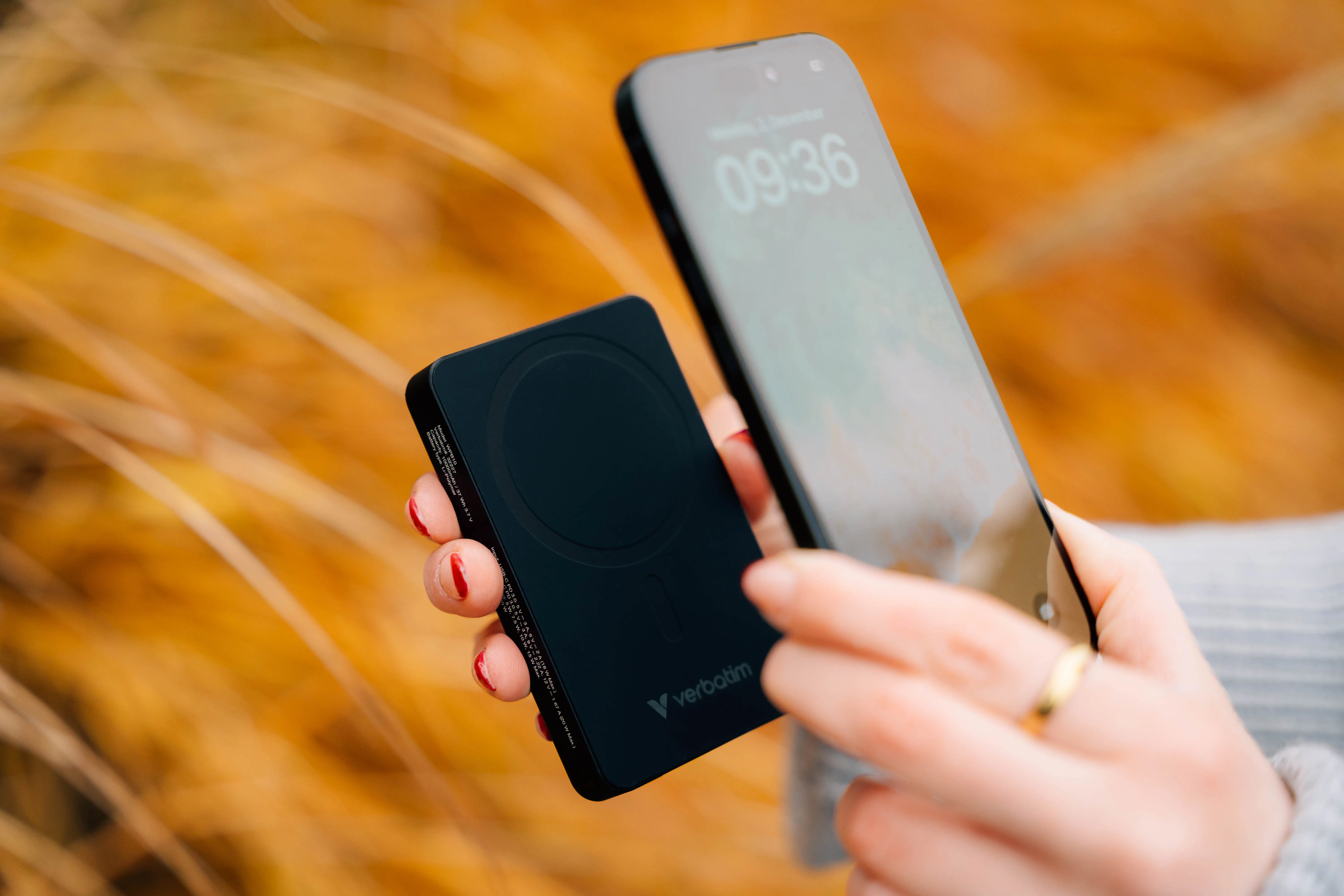 Verbatim Charge n Go Magnetic Wireless -varavirtalähde, 10000 mAh, Musta