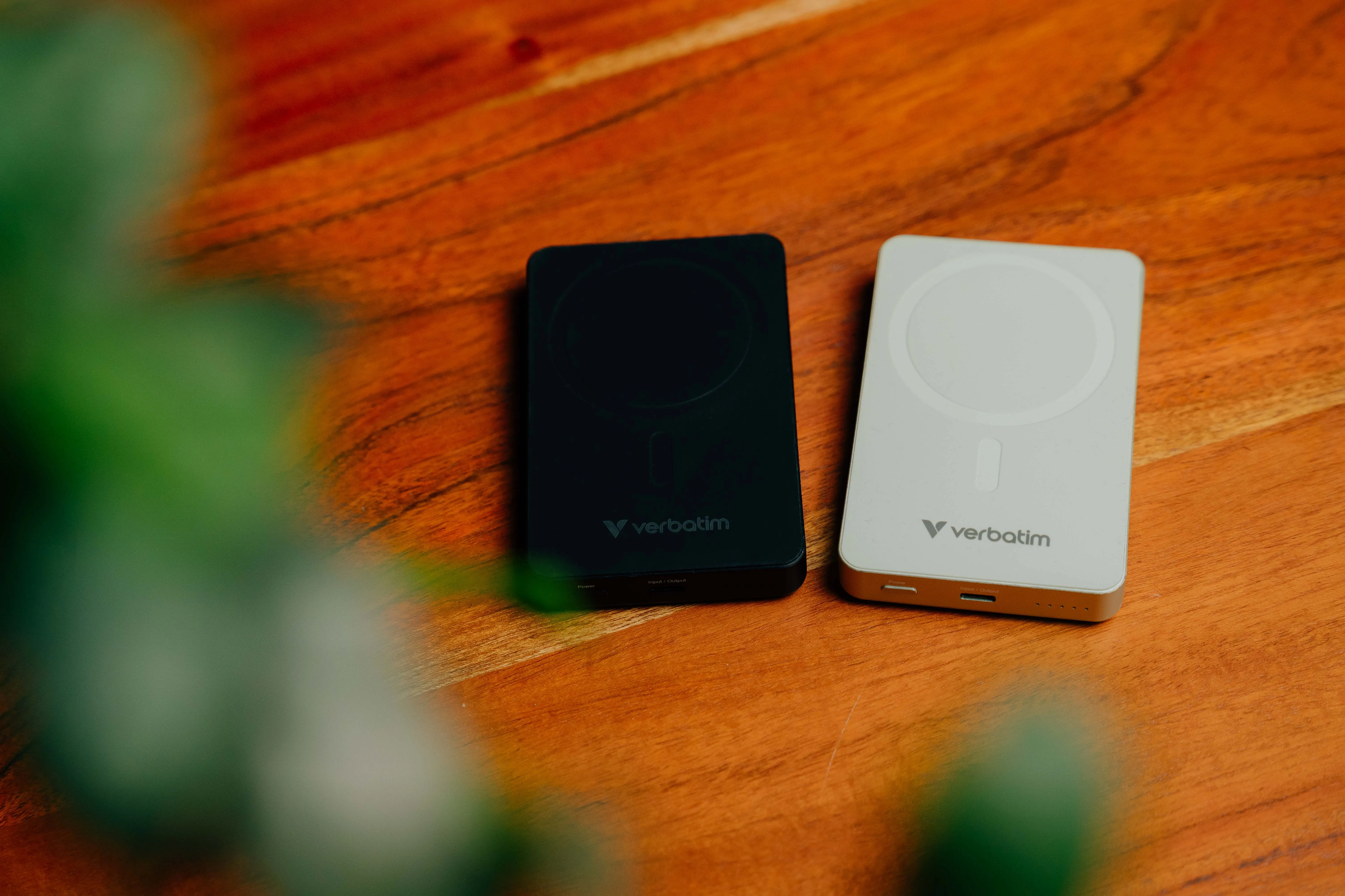 Verbatim Charge n Go Magnetic Wireless -varavirtalähde, 10000 mAh, Musta