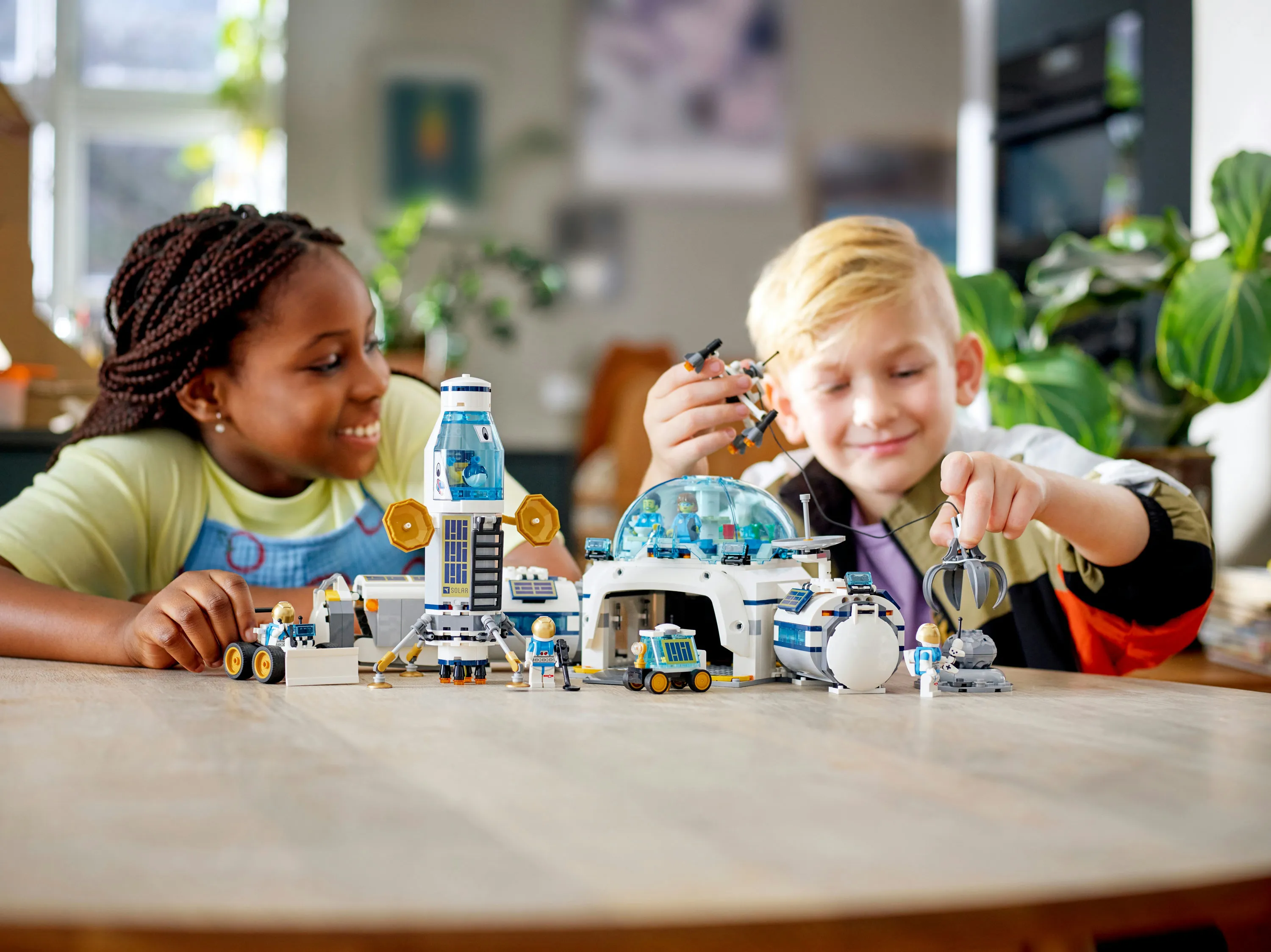 Lego City - m&aring;nforskningsbas 60350