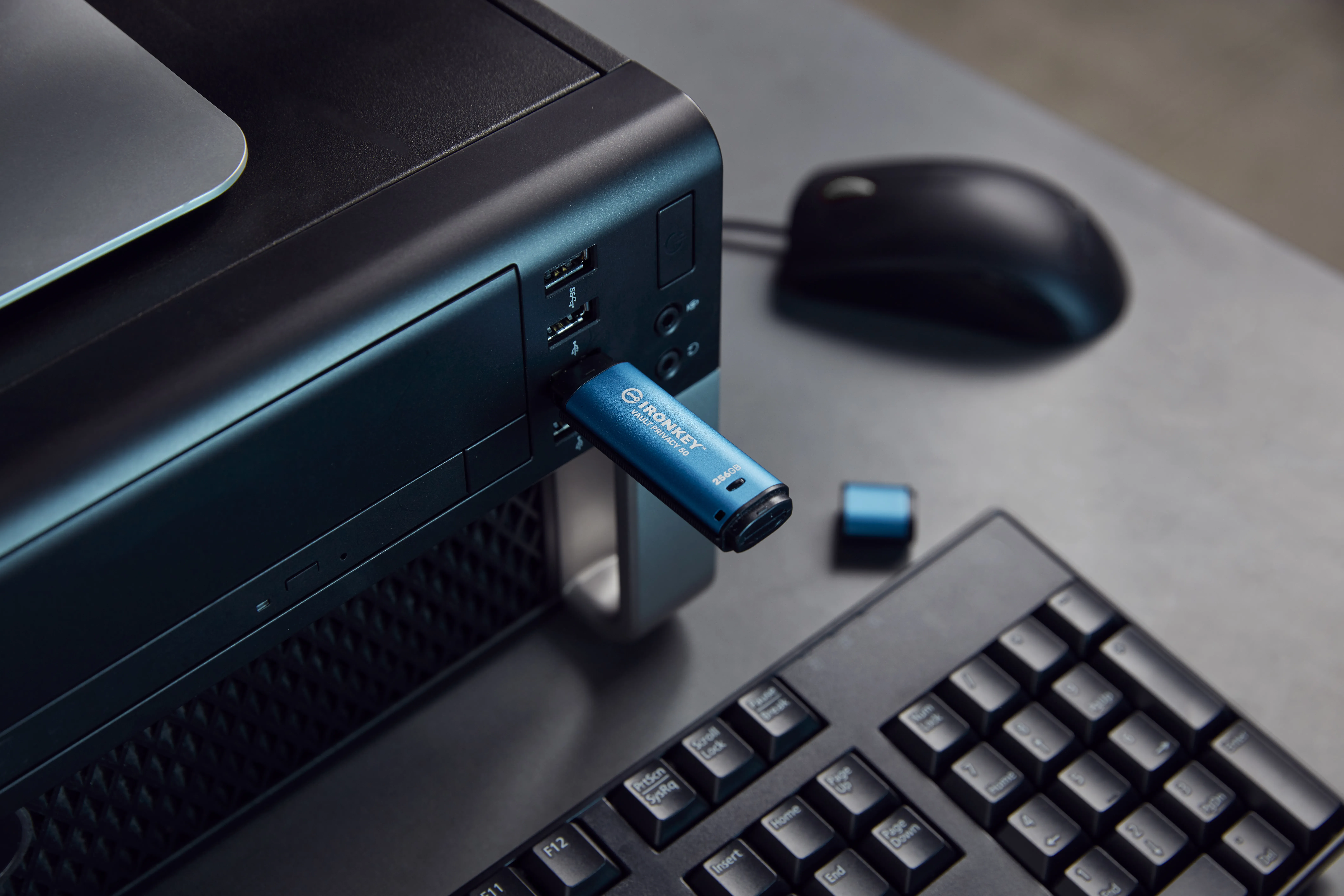 Kingston IronKey Vault Privacy 50 256 Gt USB 3.2 Gen 1x1 -muistitikku, Sininen