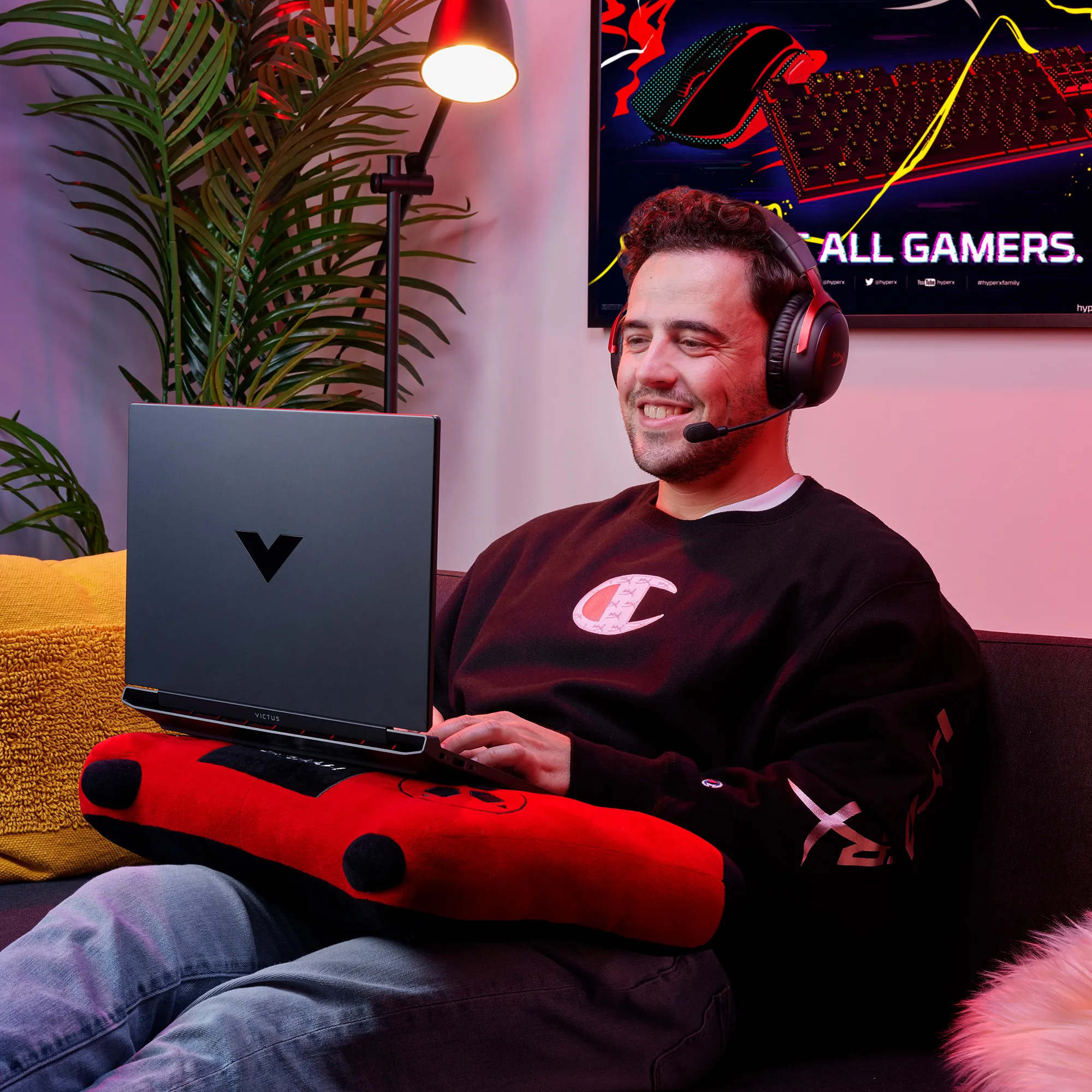 HyperX Cloud III - tr&aring;dl&ouml;s spelh&ouml;rlurar, svart / r&ouml;d
