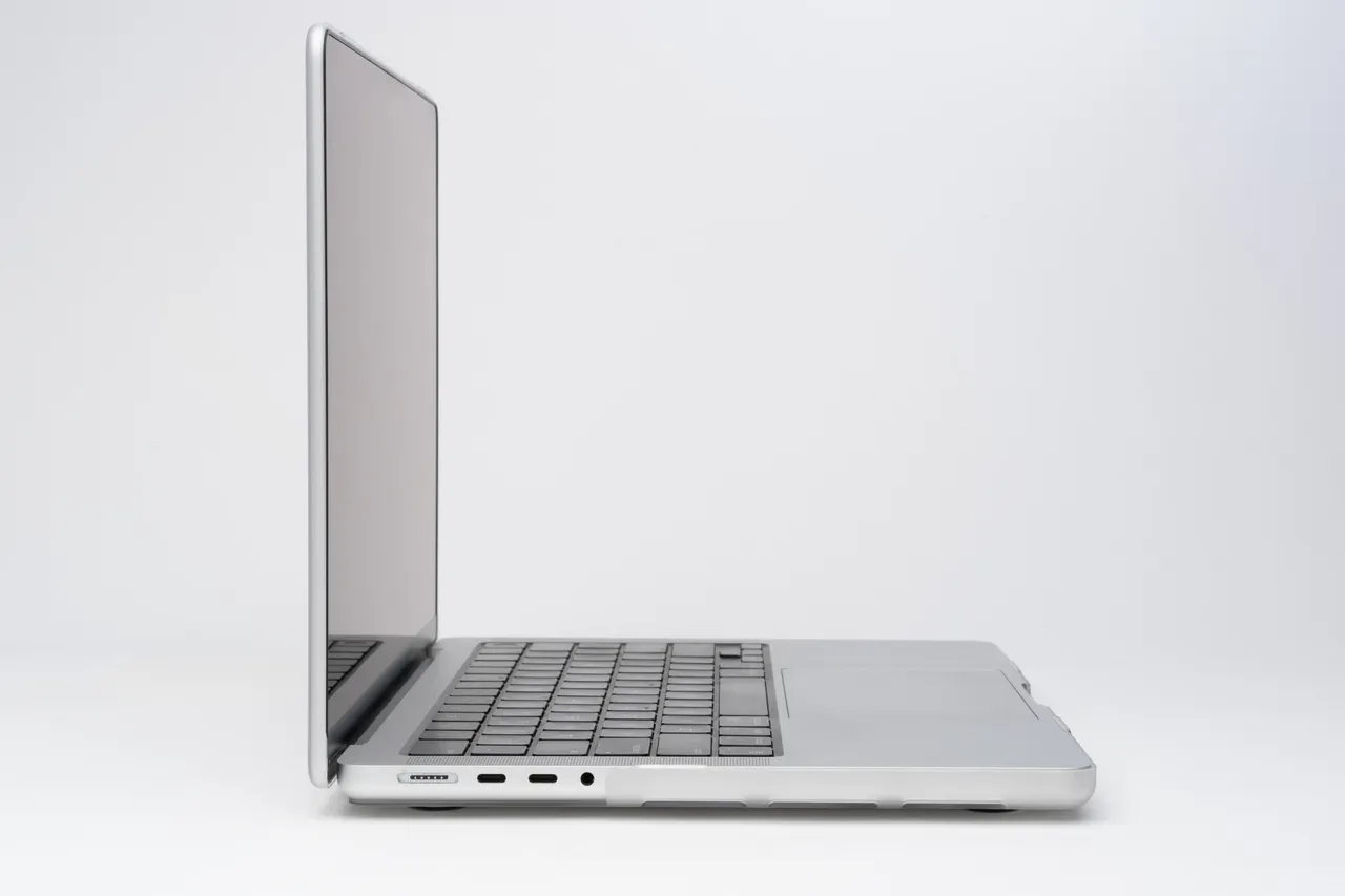 Zagg Hardshell MacBook Pro 13&quot;M2/M1/'20 Clear - laptop case