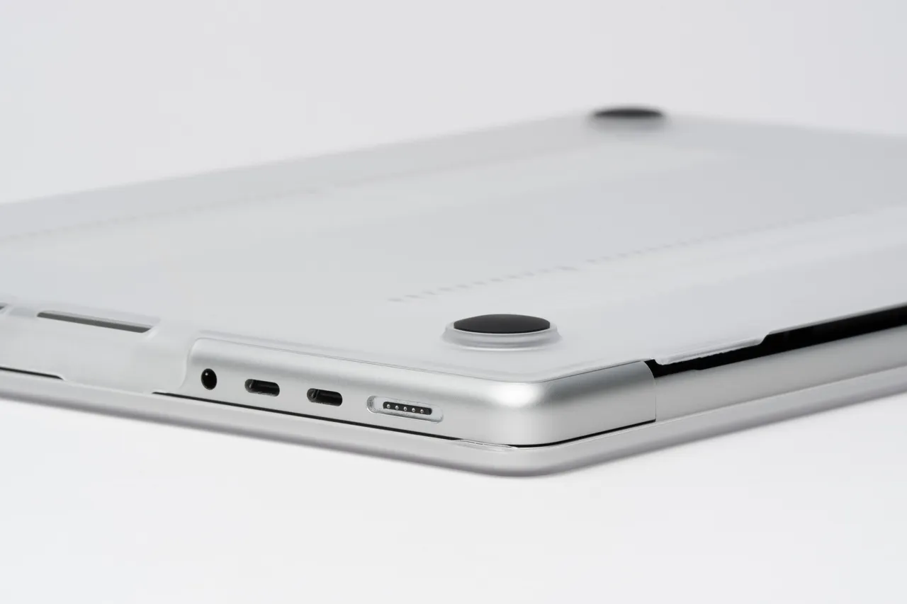 Zagg Hardshell MacBook Pro 13&quot;M2/M1/'20 Clear - laptop case