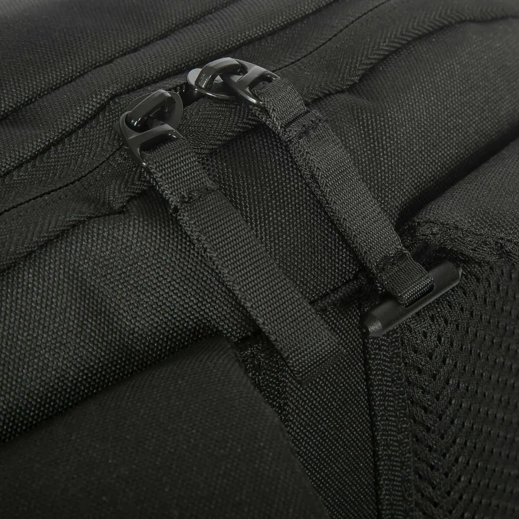 Targus Commuter 16&quot; EcoSmart Reppu Musta