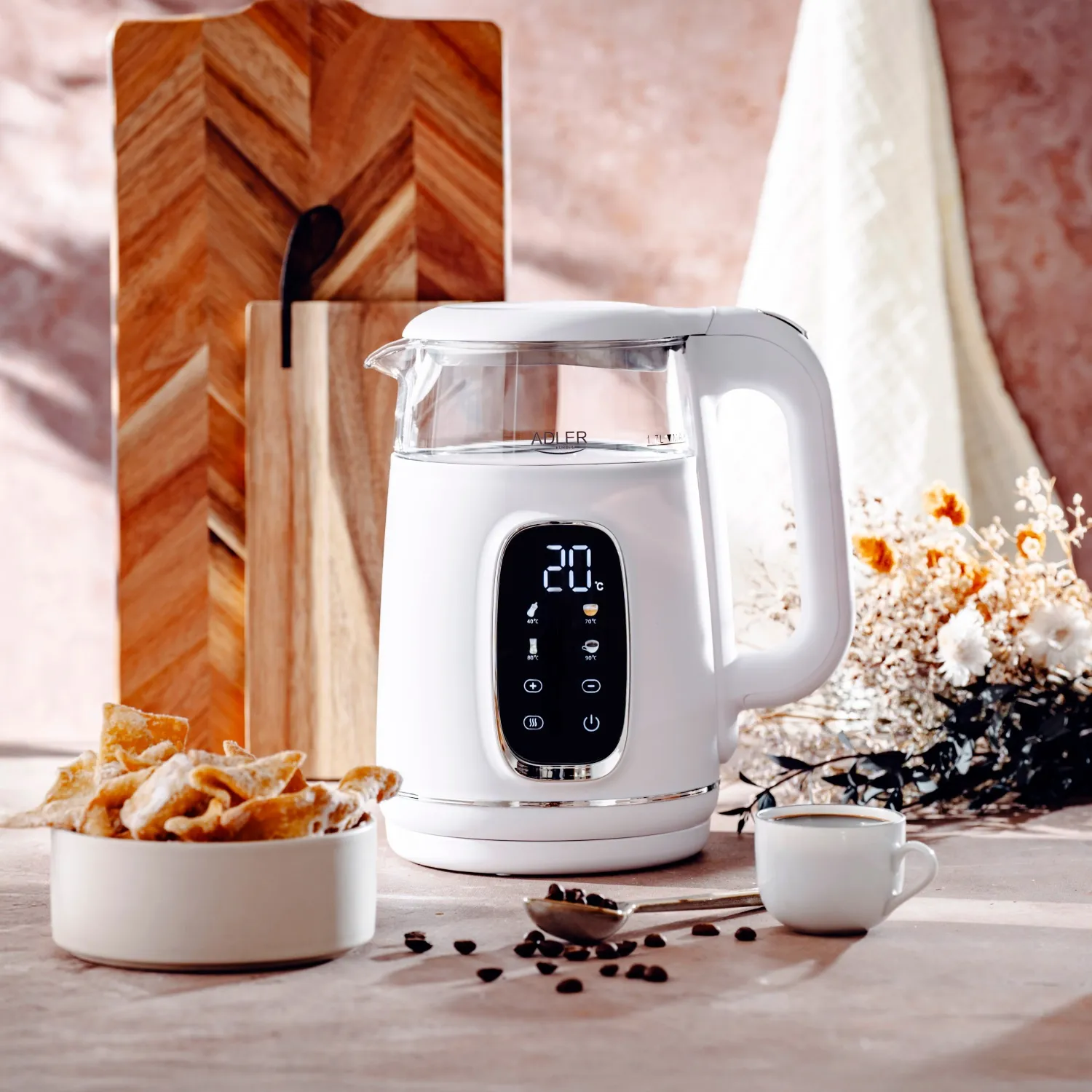 ADLER AD 1305 kettle, 1.7L, 2200W, White/Silver