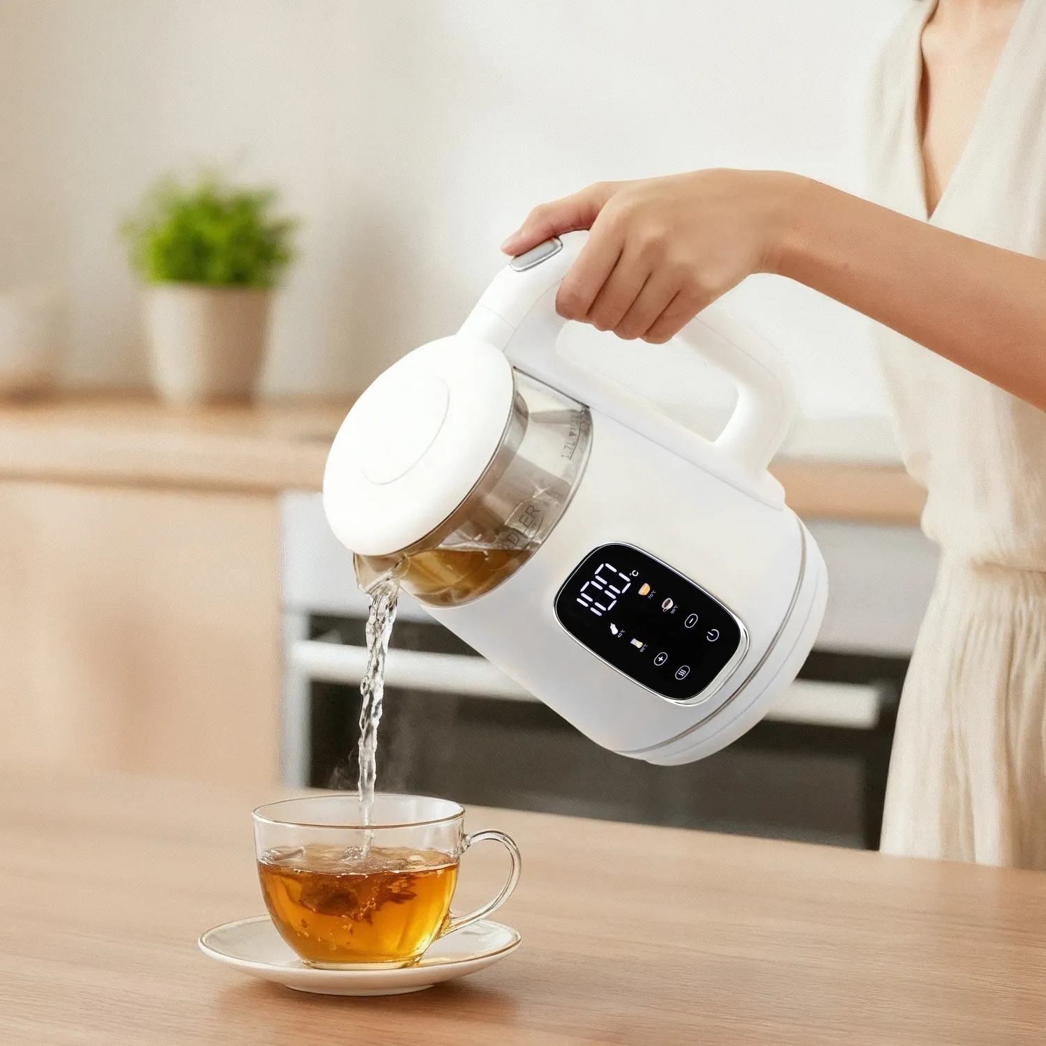 ADLER AD 1305 kettle, 1.7L, 2200W, White/Silver