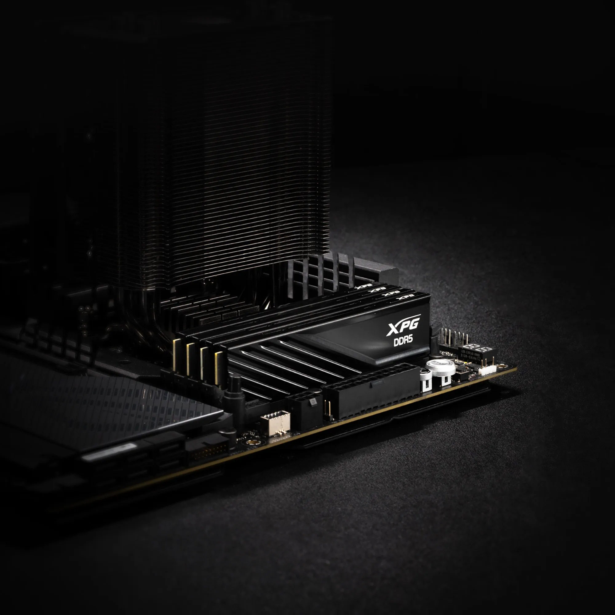 ADATA DDR5 - 32GB - 6400 - CL - 32 (2x 16 GB) dual kit, RAM (black, AX5U6400C3216G-DTLABRBK, XPG Lancer Blade RGB, INTEL XMP, AMD EXPO)