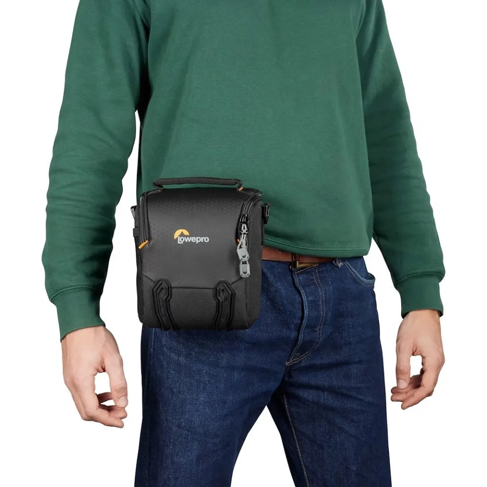 LOWEPRO Shoulder Bag Adventura SH 120 III Black
