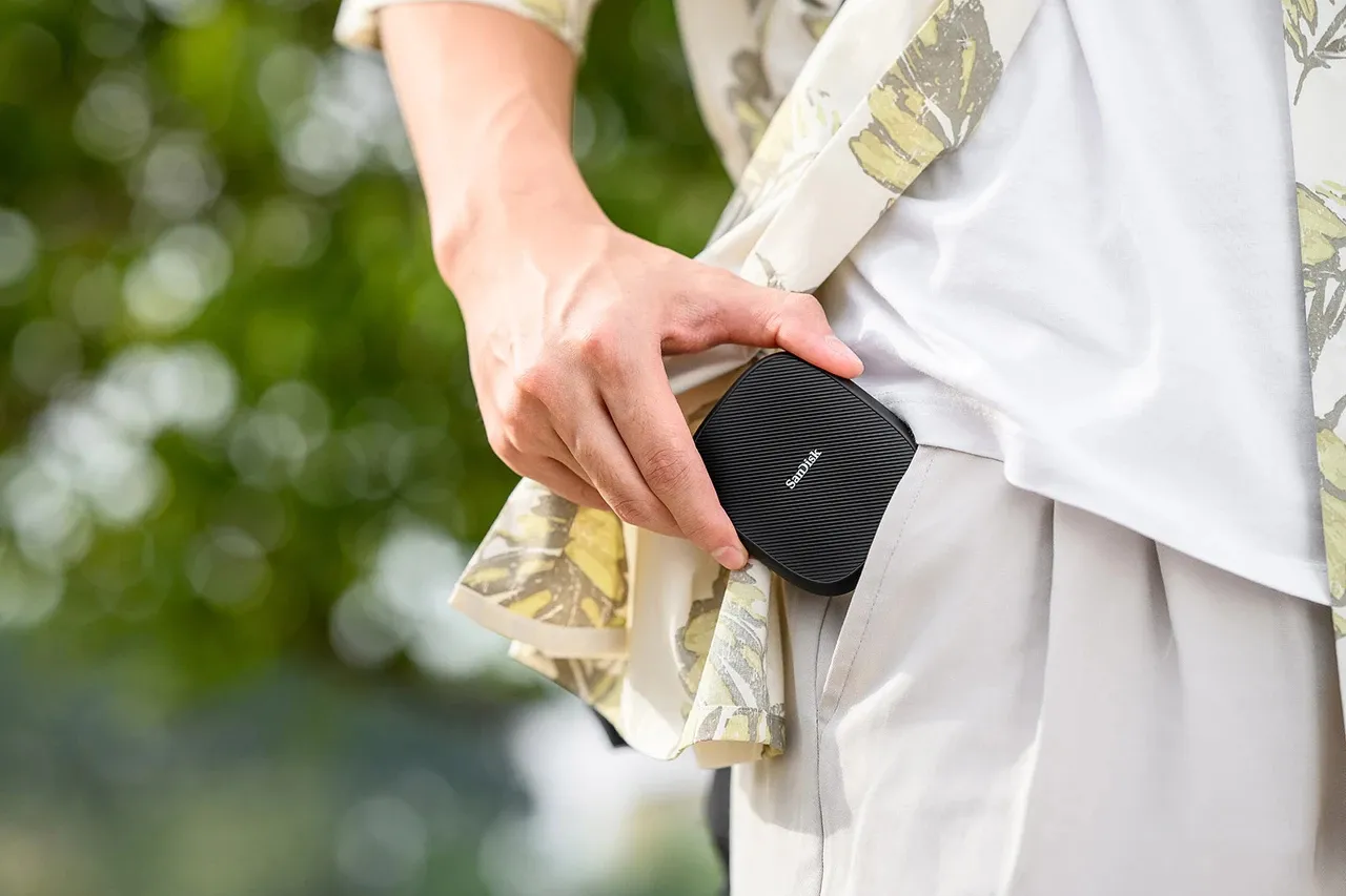 SanDisk Portable SSD 1TB External SSD with USB-C, Rugged, Water Resistant, Blue