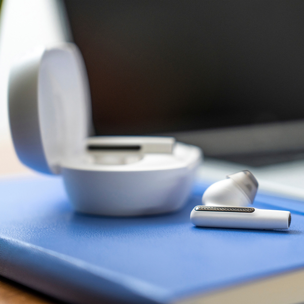 POLY VOYAGER FREE 60 UC WITH BASIC CHARGE CASE USB-A F60TR F60TL F60T CBF60 BT700 WHITE WW