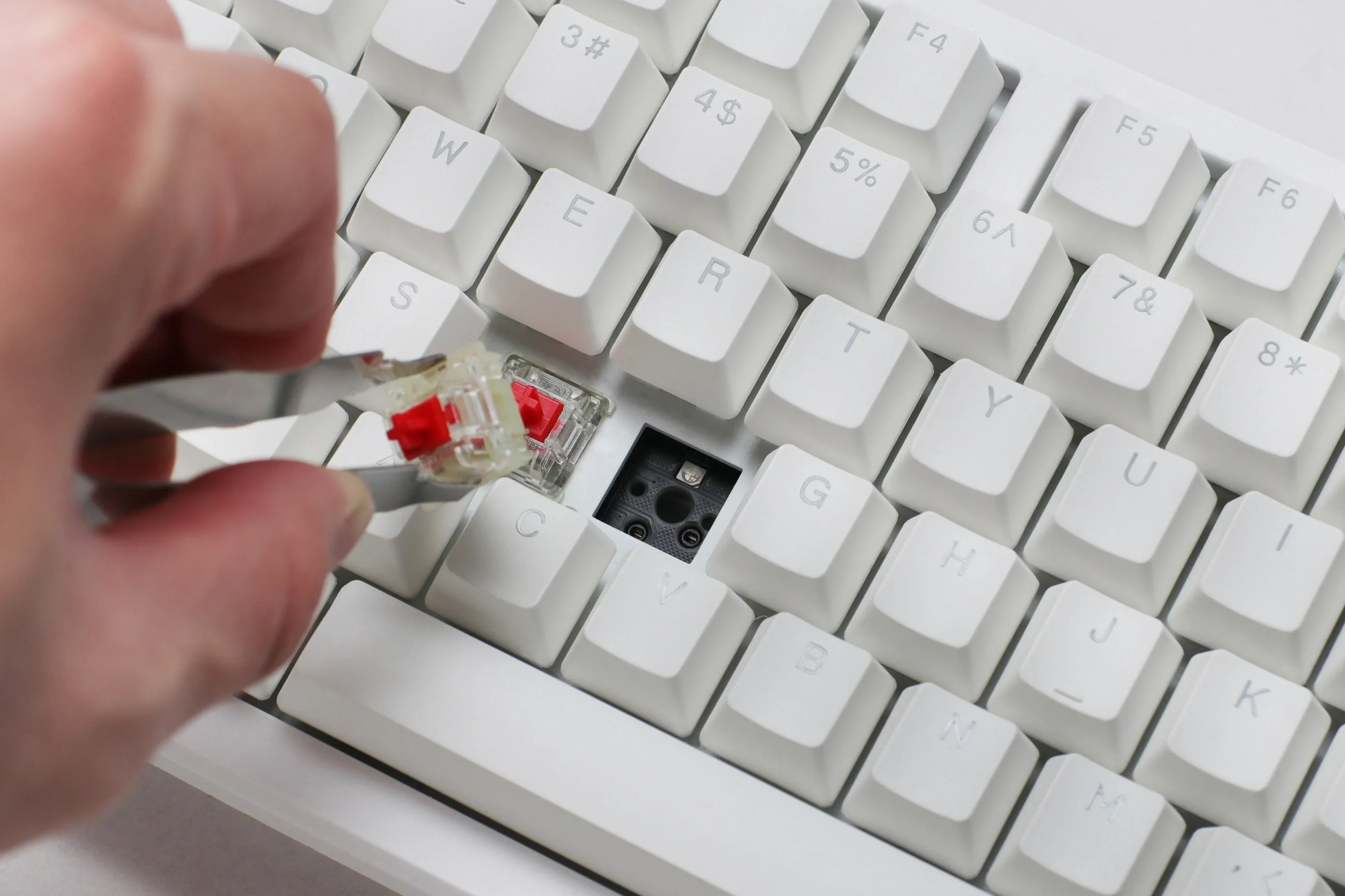 Ducky Zero, Fullsize, Cherry MX2A Brown, RGB - wireless (Tri-mode) gaming keyboard, white