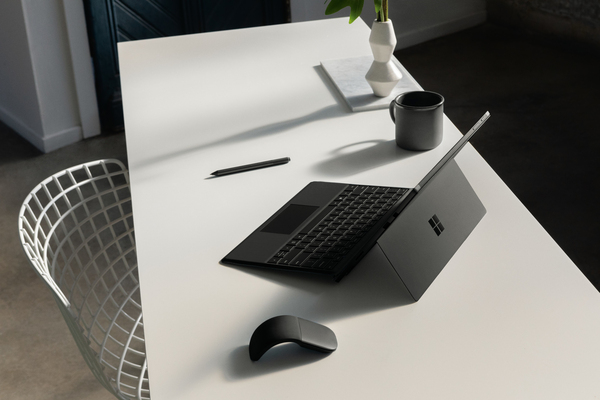 Microsoft Arc Mouse - mus, Svart