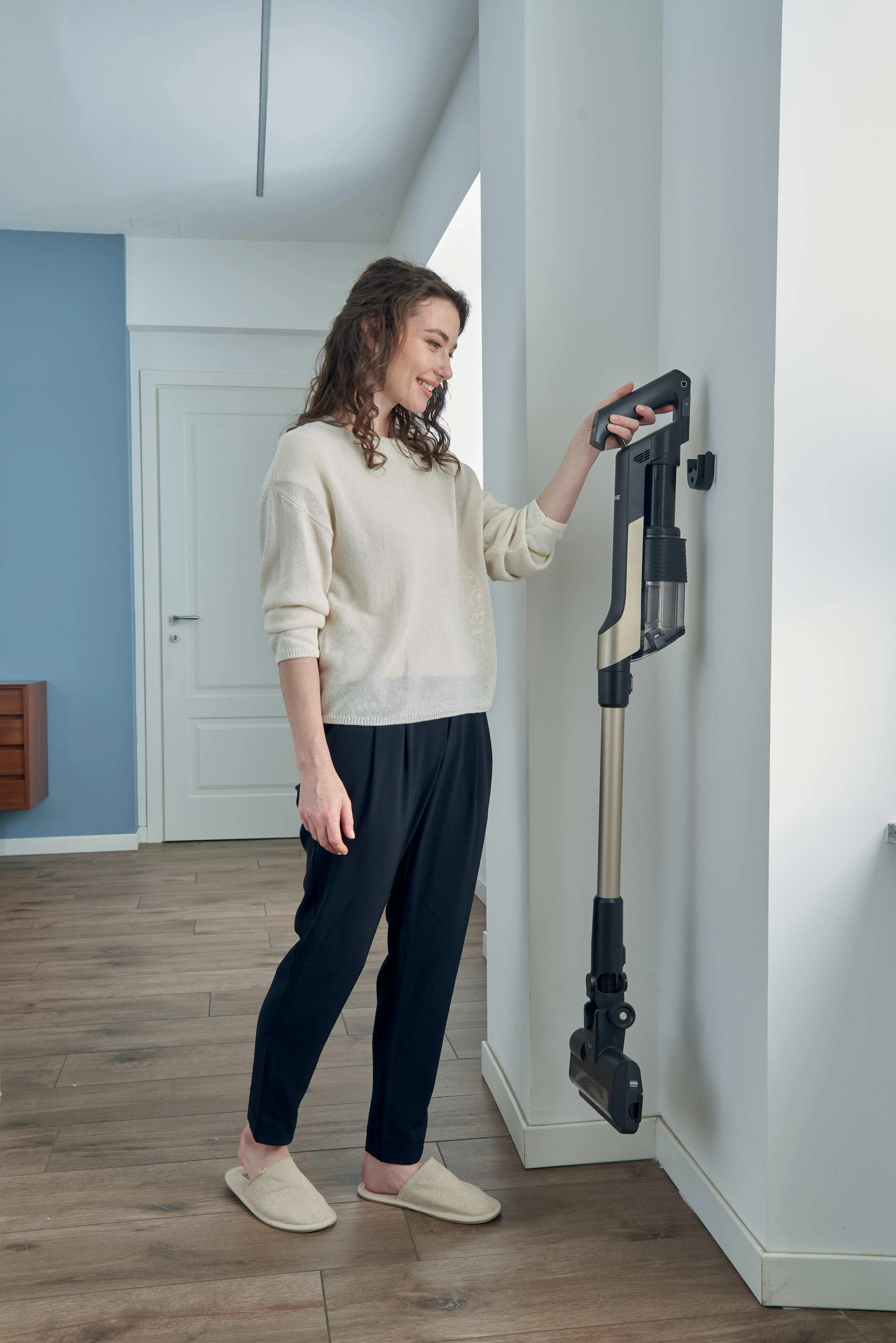 Hoover HF210PP 011 14.4V Stick vacuum cleaner, Black, Gold