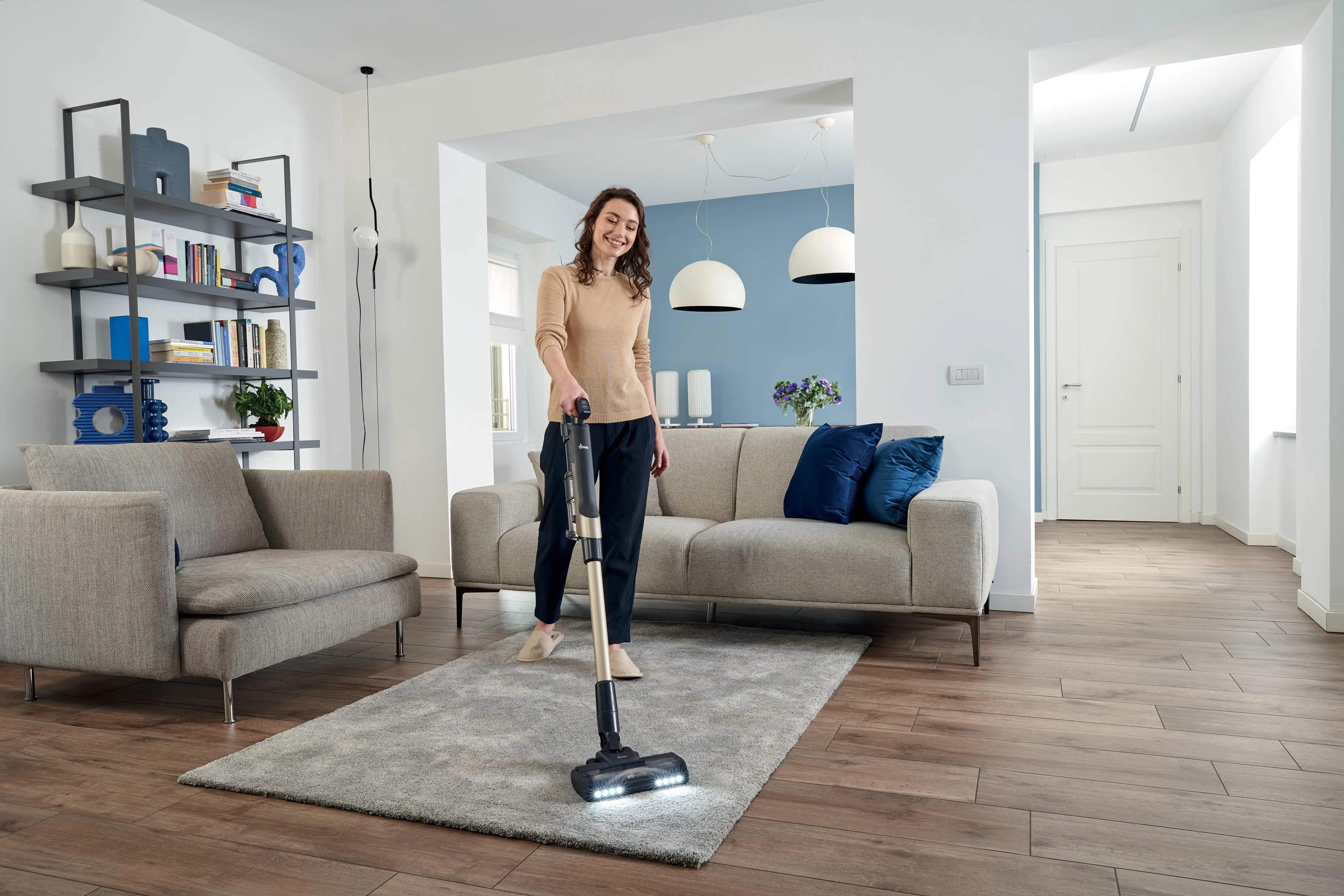 Hoover HF210PP 011 14.4V Stick vacuum cleaner, Black, Gold