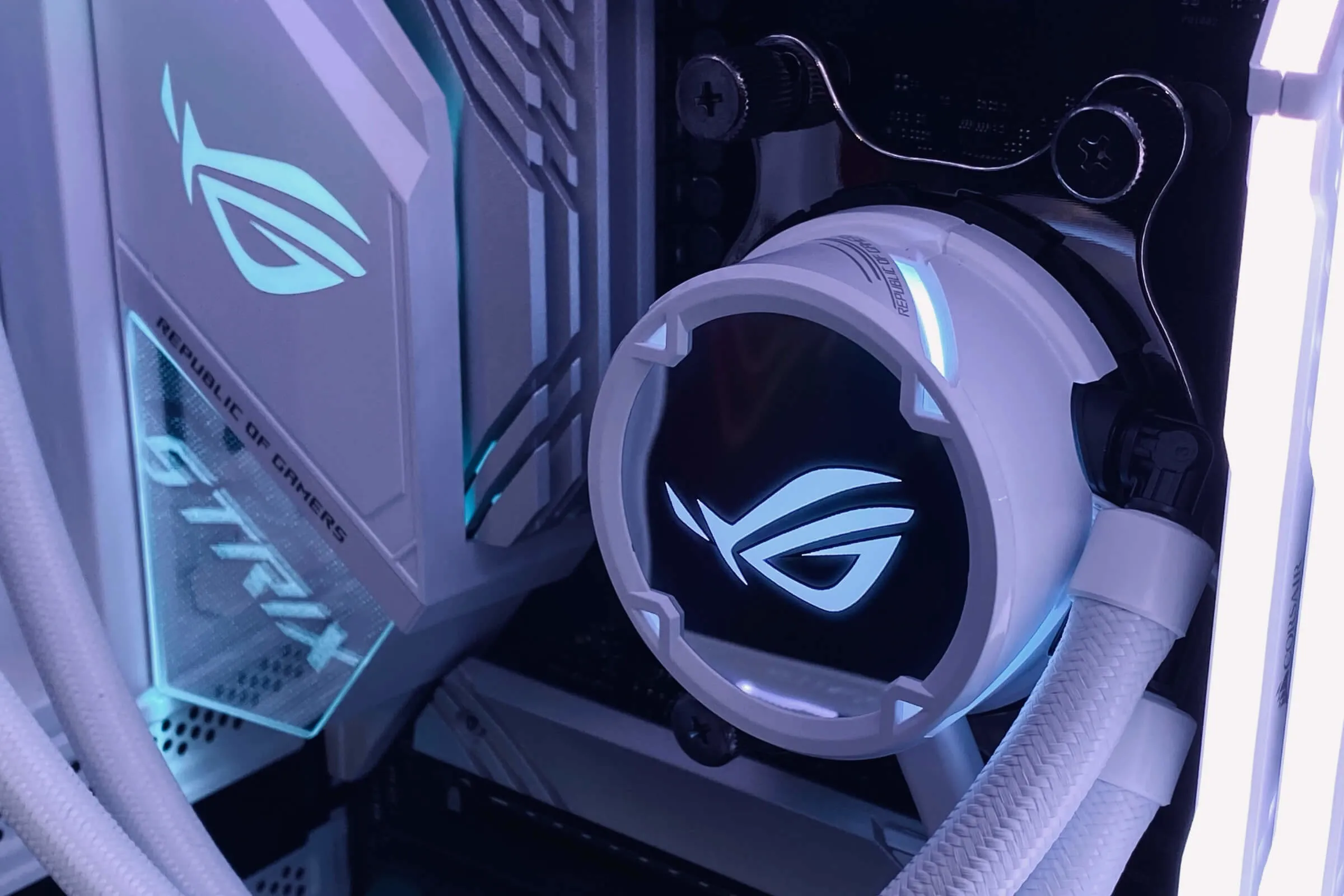 Asus ROG Strix LC 240 RGB White Edition - AiO liquid cooler