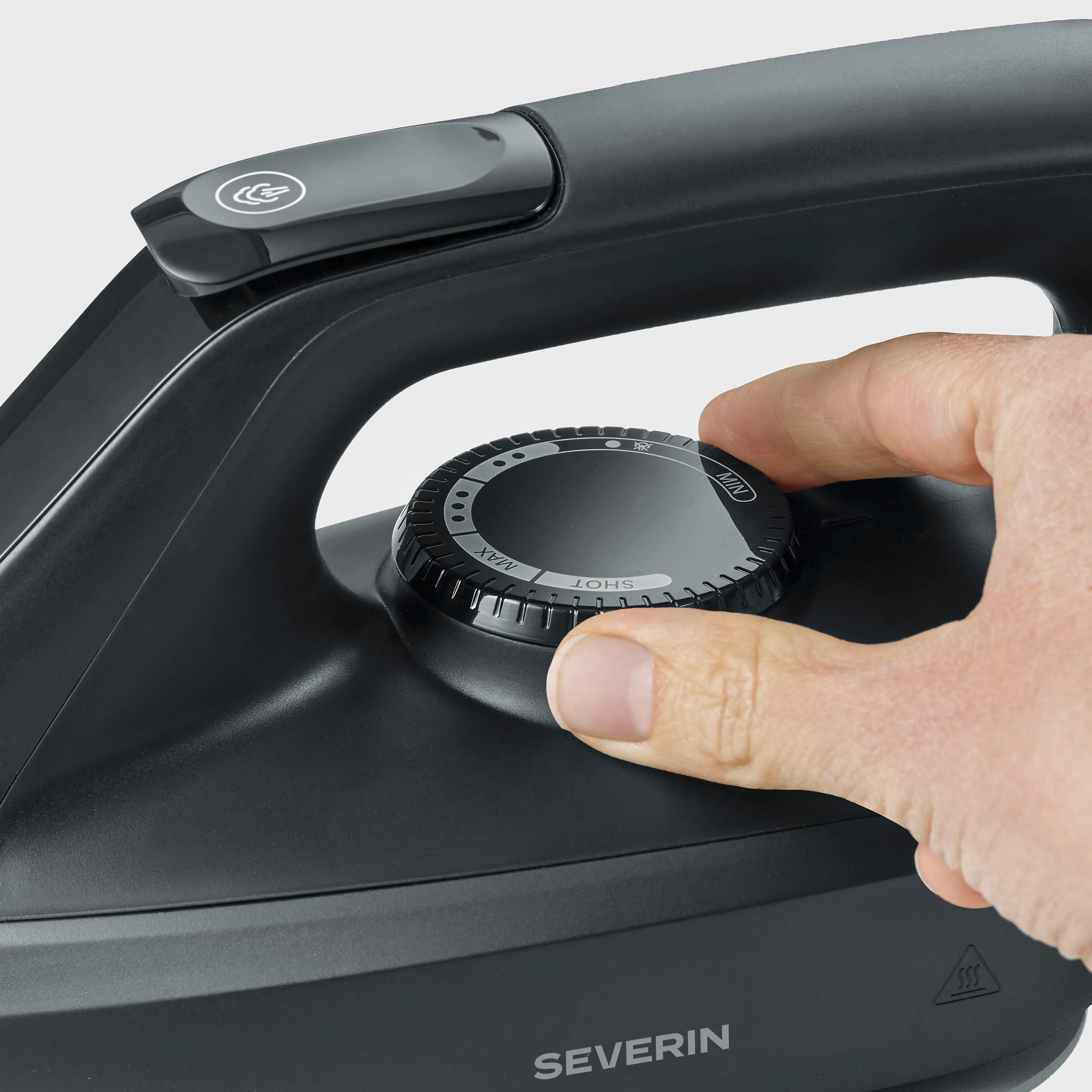 Severin BA3192 Steam Ironing Station 2400 W 6.5 bar 1.8 L Black