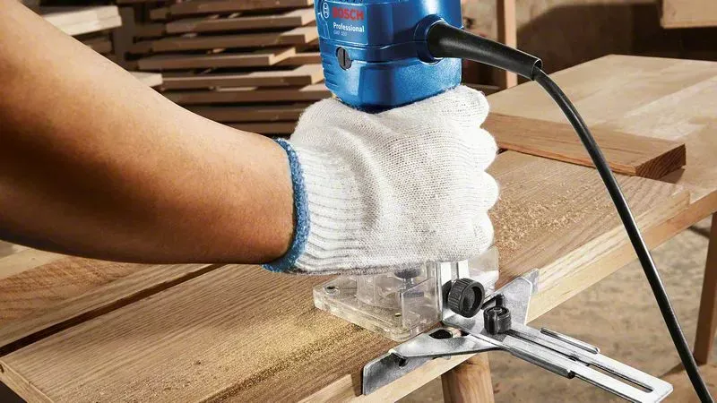 Bosch Professional GKF 550 - h&aring;ndflade