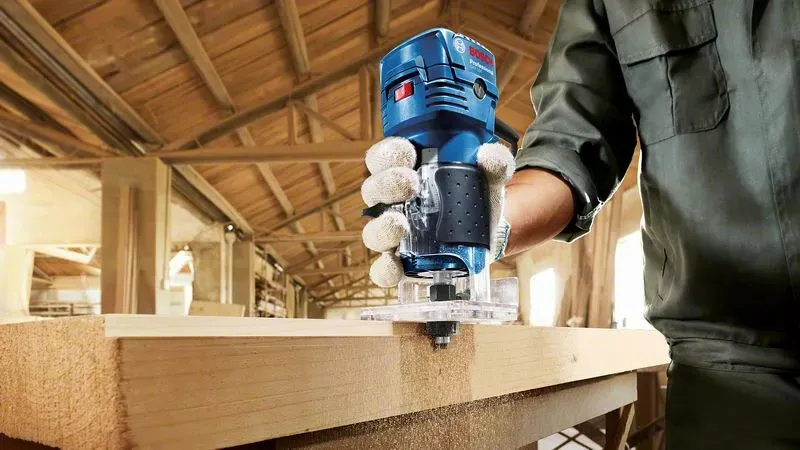 Bosch Professional GKF 550 - h&aring;ndflade