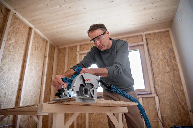 Bosch GKS 18V-70 L Professional - cordless circular saw, incl. no battery