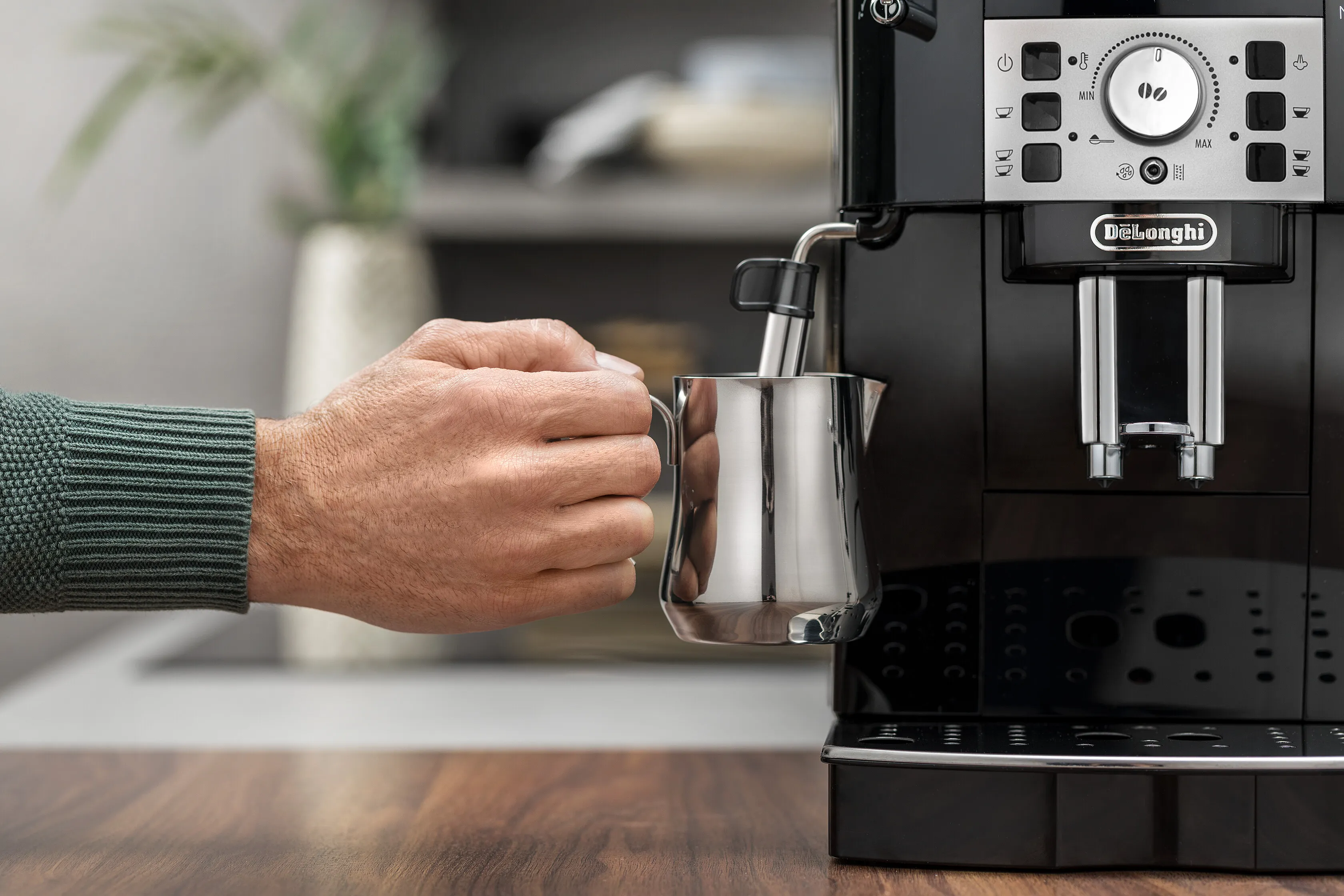 Delonghi Magnifica S ECAM 21.110 -espressokeitin, t&auml;ysautomaattinen, musta