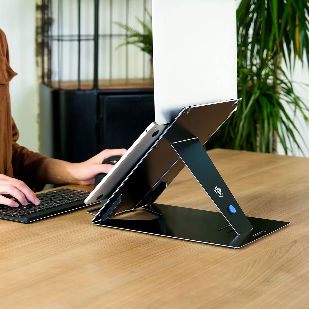 R-Go Riser Duo, Tablet and Laptop Stand, adjustable, black