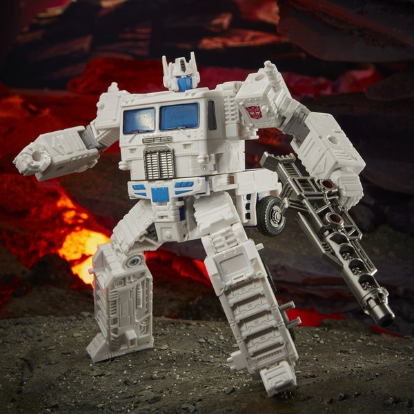 Transformers Generations War for Cybertron: Kingdom Leader, Asst.