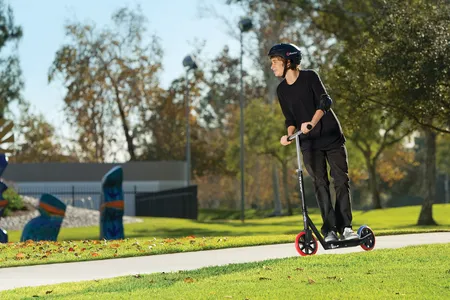 Razor Carbon Lux Scooter - Black
