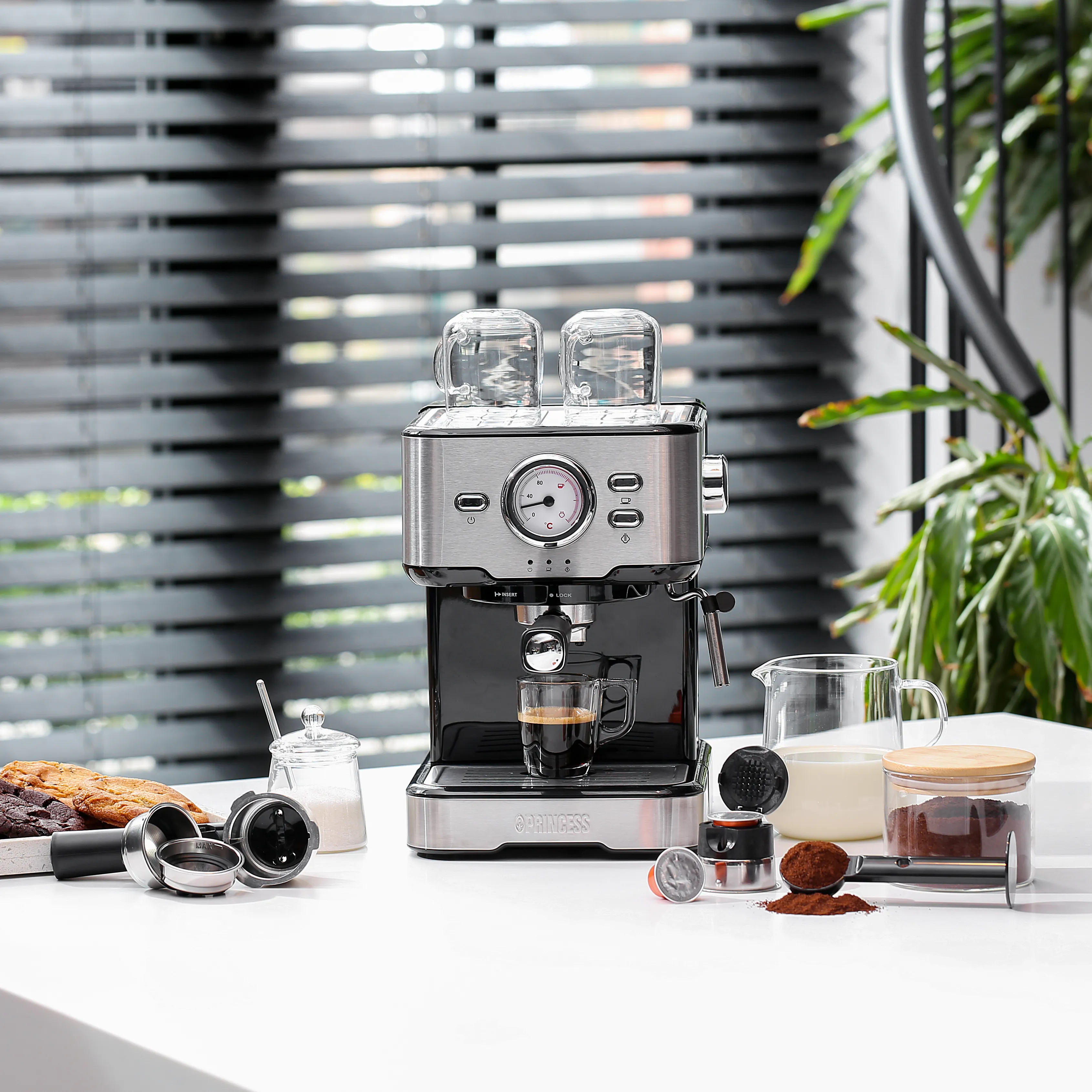 Princess 01.249412.01.001 Espresso Machine, 1.5L, Black and Stainless Steel