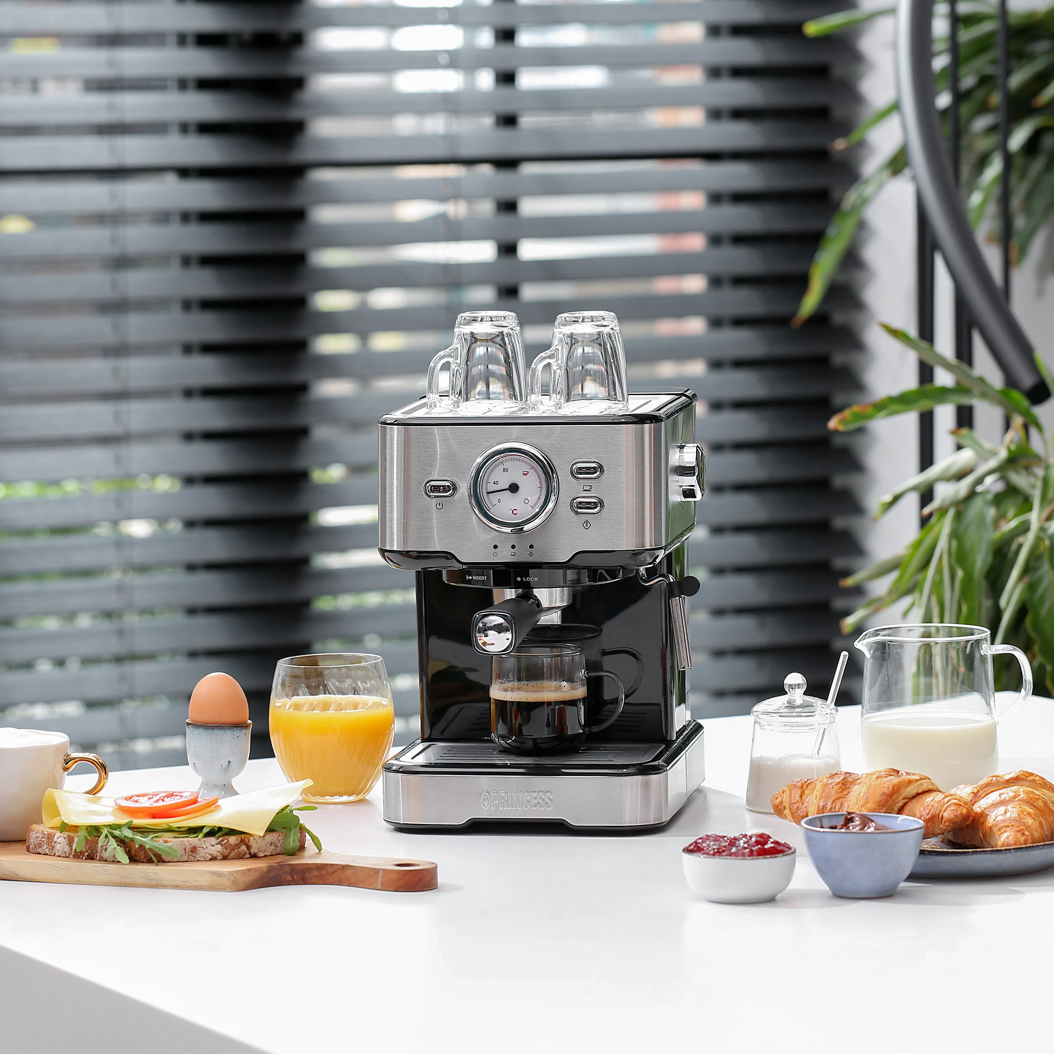 Princess 01.249412.01.001 Espresso Machine, 1.5L, Black and Stainless Steel
