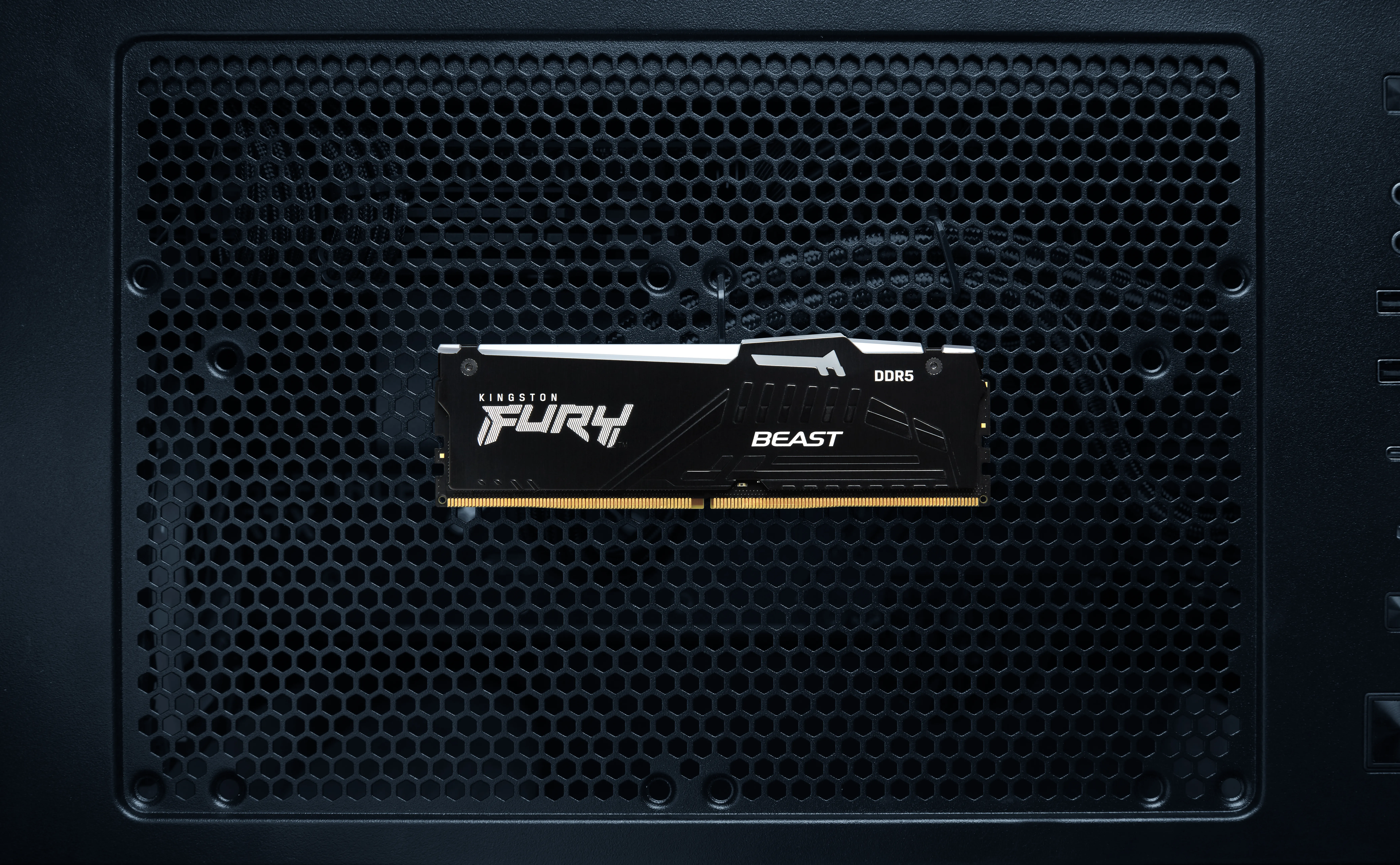 Kingston FURY Beast RGB 16 Gt (2 x 8 Gt) DDR5 5600 MHz, CL40 -muisti (XMP/EXPO)
