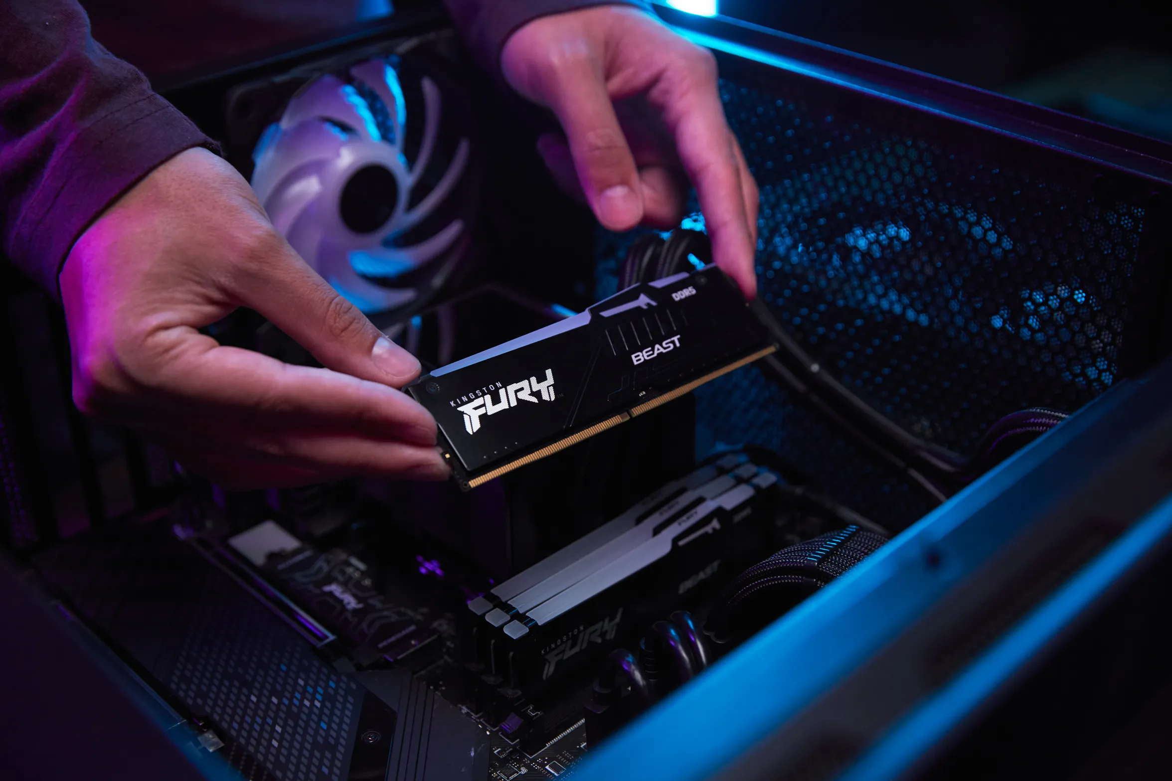 Kingston FURY Beast RGB 16 Gt (2 x 8 Gt) DDR5 5600 MHz, CL40 -muisti (XMP/EXPO)