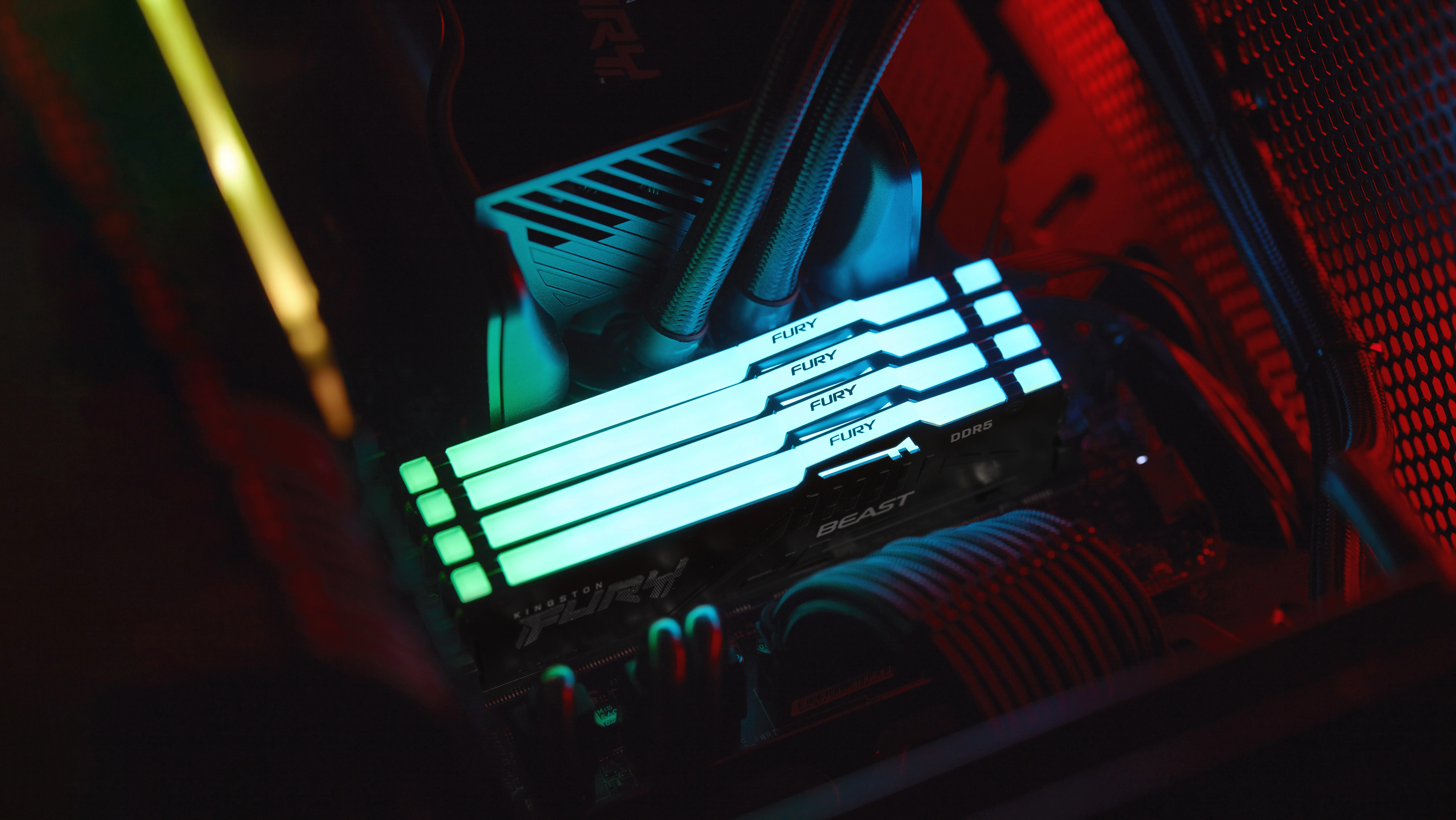 Kingston FURY Beast RGB 16 Gt (1 x 16 Gt) DDR5 6000 MHz, CL30 -muisti (XMP/EXPO)