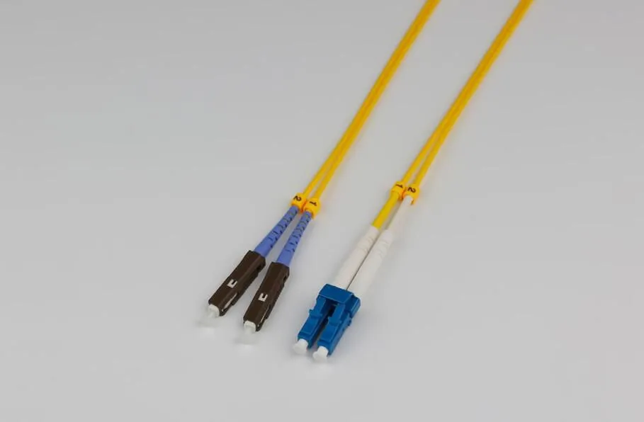 MicroConnect OS2 LC/UPC-MU/UPC 3m -valokuitukaapeli, keltainen