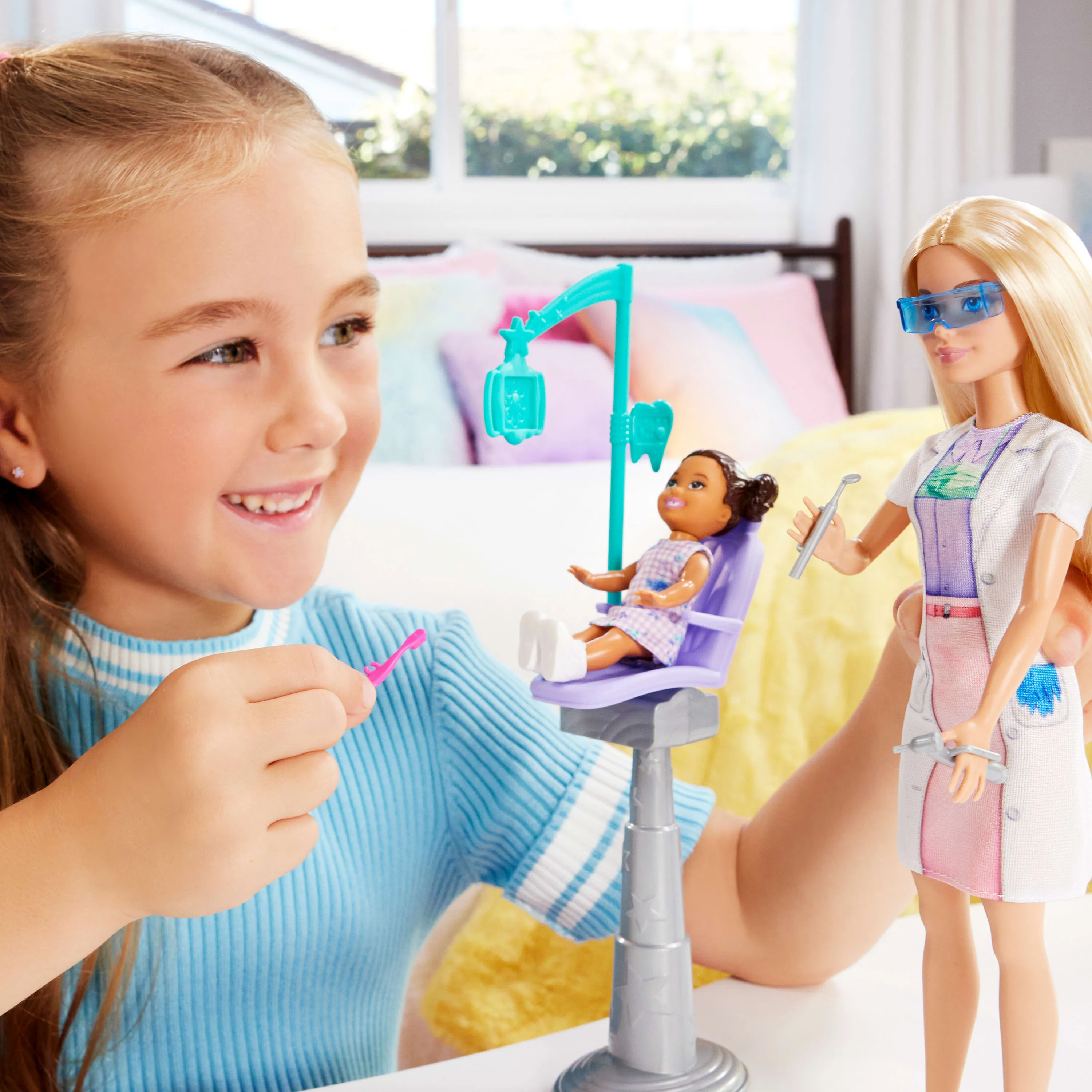 Mattel Barbie Deluxe Careers Dentist Playset, Doll