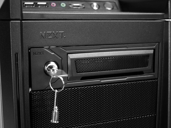 NZXT Bunker USB Lock device with 4 USB port