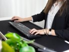 Deltaco Office - musmatta med trådlös laddning, 9900x400 mm, Svart