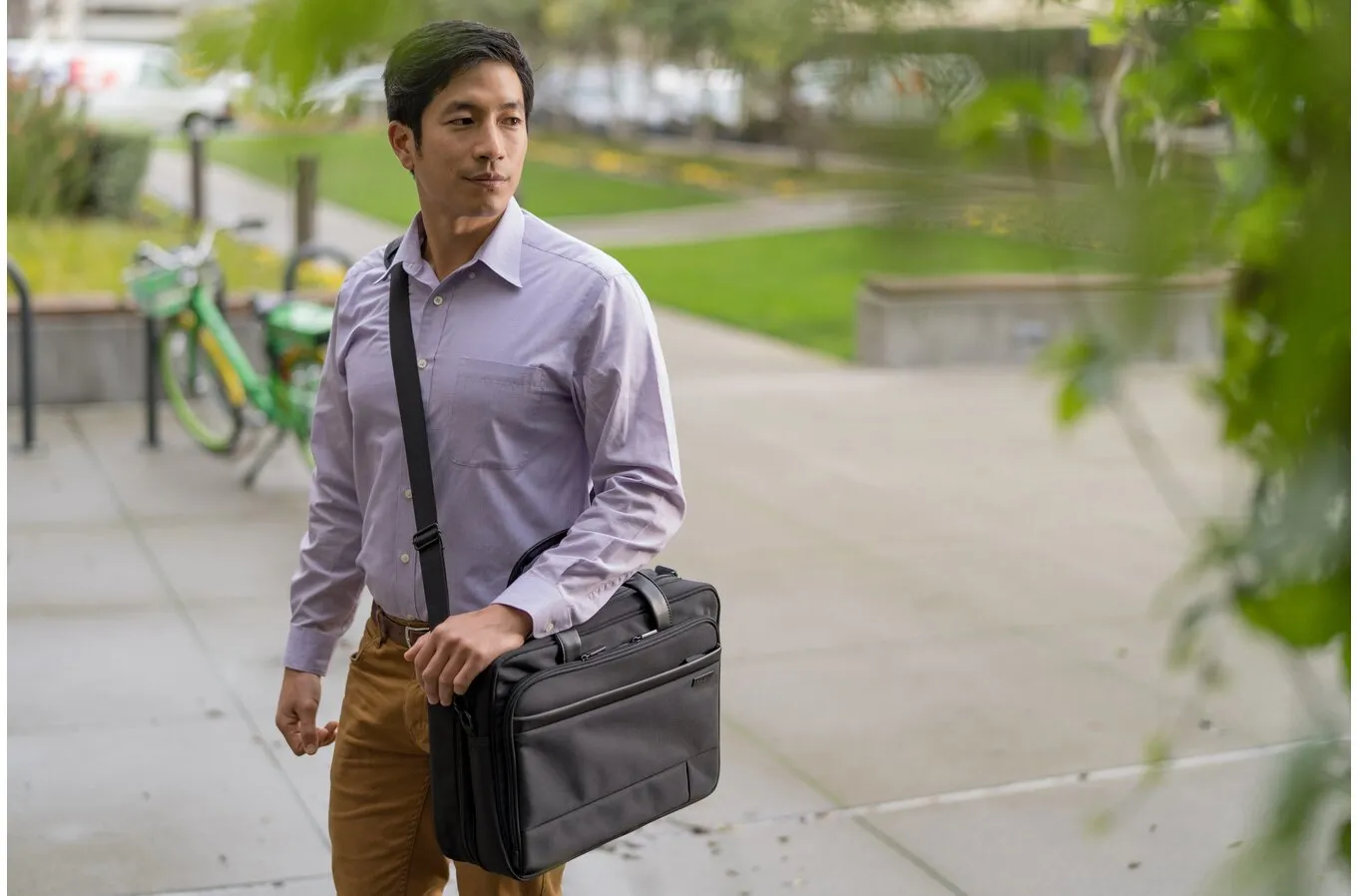Contour&quot; 2.0 15.6&quot; Business Laptop Brief