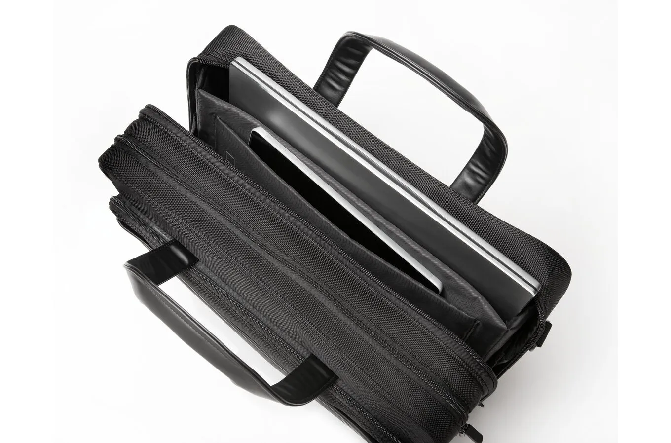 Contour&quot; 2.0 15.6&quot; Business Laptop Brief