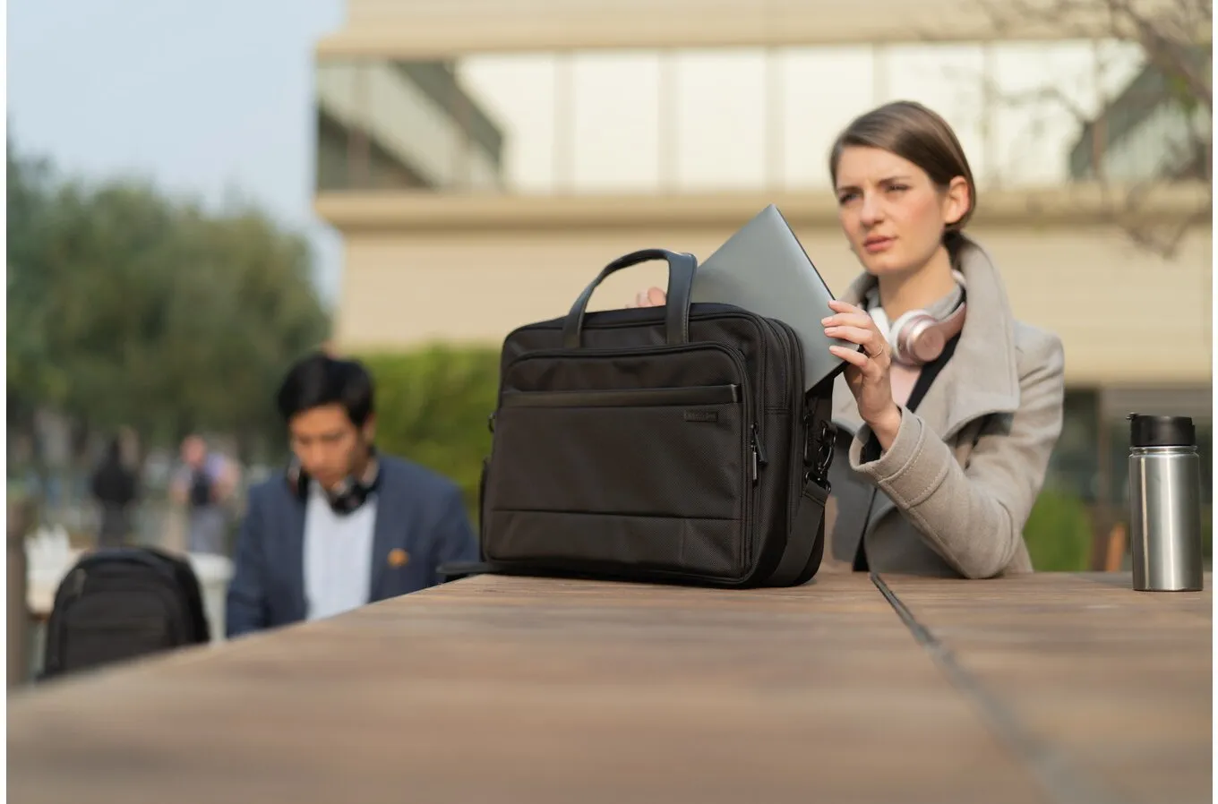 Contour&quot; 2.0 15.6&quot; Business Laptop Brief