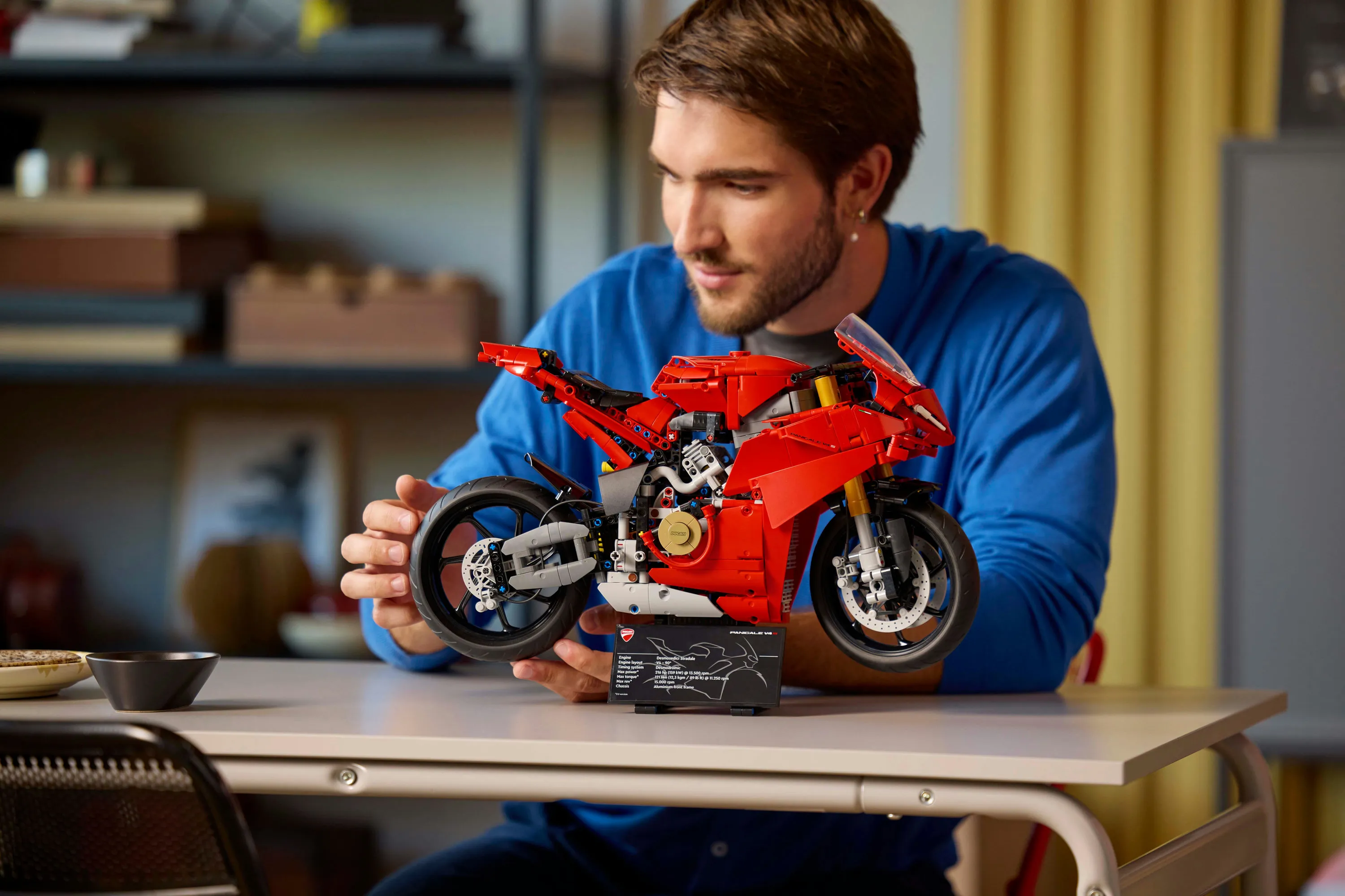 LEGO Technic Ducati Panigale V4 S 42202