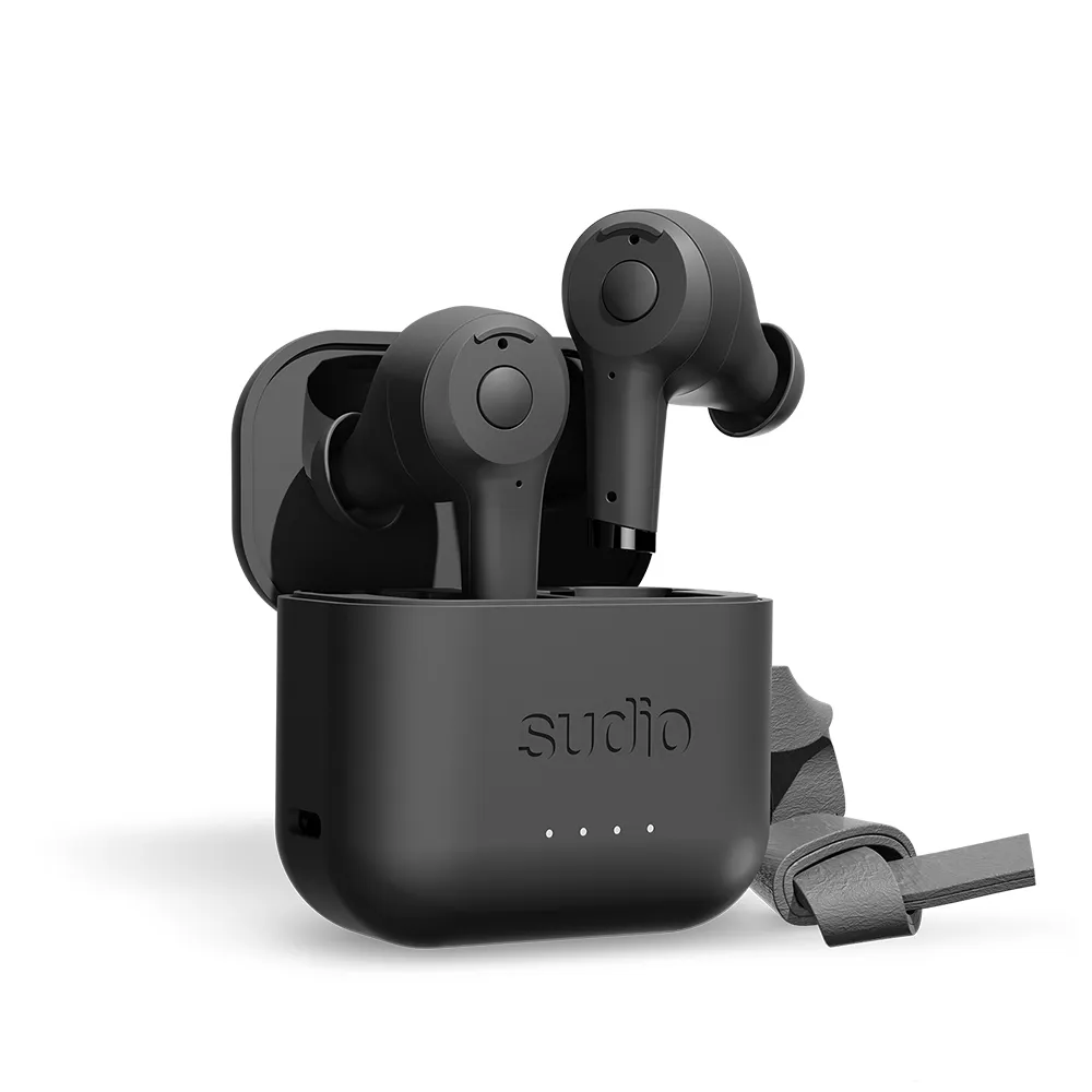 Sudio Ett -langattomat nappikuulokkeet + QI Laturi, musta (Bundle)