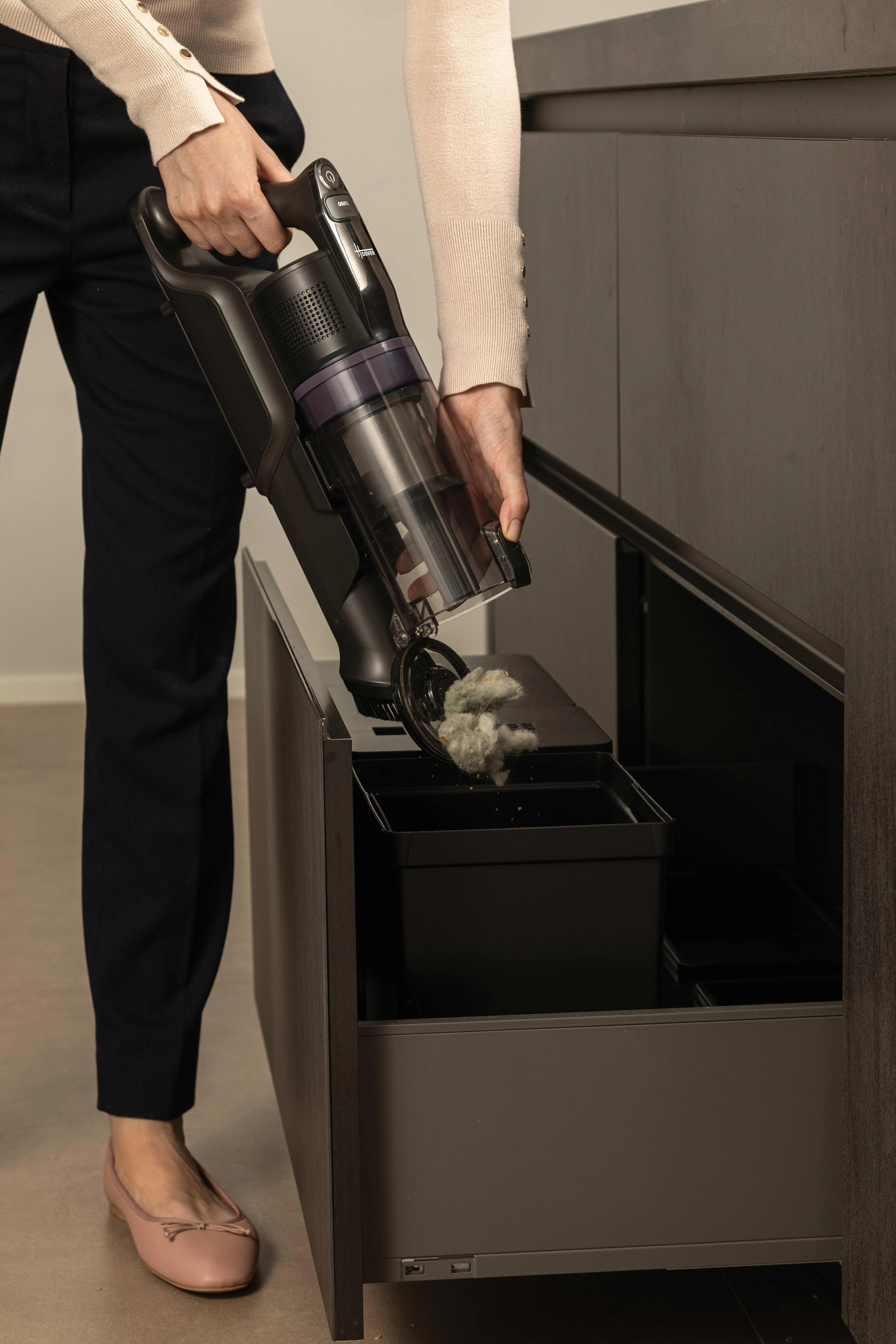 Hoover HF1P10H 011 Stick vacuum cleaner, Black and Purple