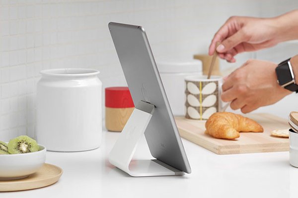 Bluelounge Mika - elegant aluminiumst&auml;ll som passar allt!