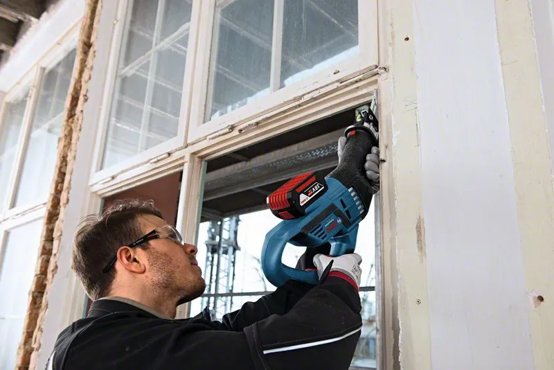 Bosch Cordless Saber Saw GSA 18V-32 Professional solo, 18 Volt (blue / black, without battery and charger)