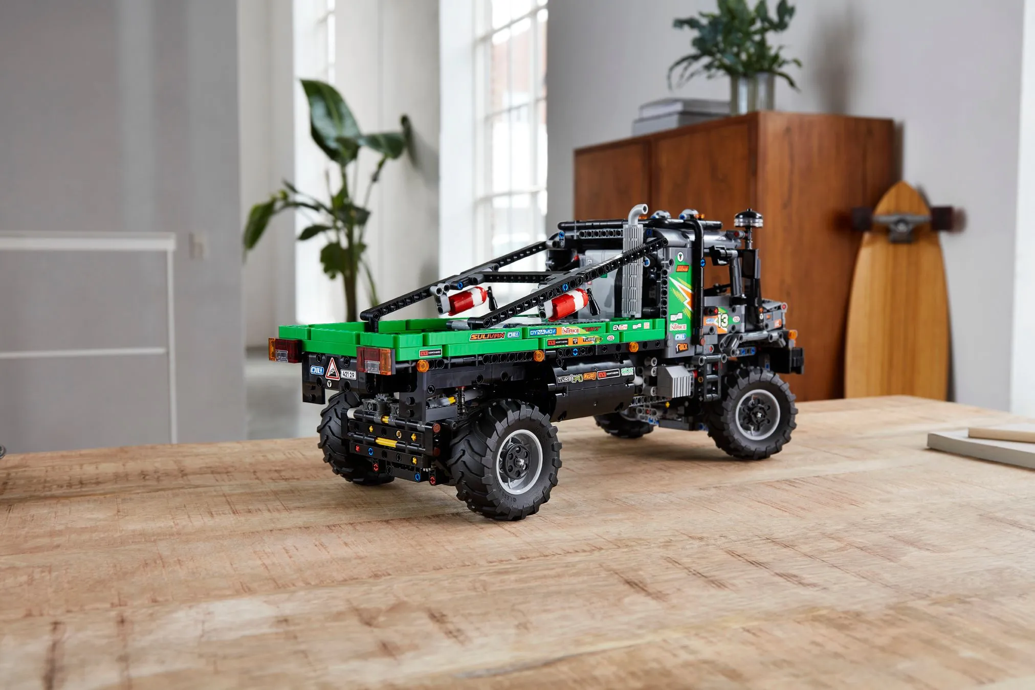 Lego Technic 4x4 Mercedes-Benz Zetros -kuorma-auto 42129