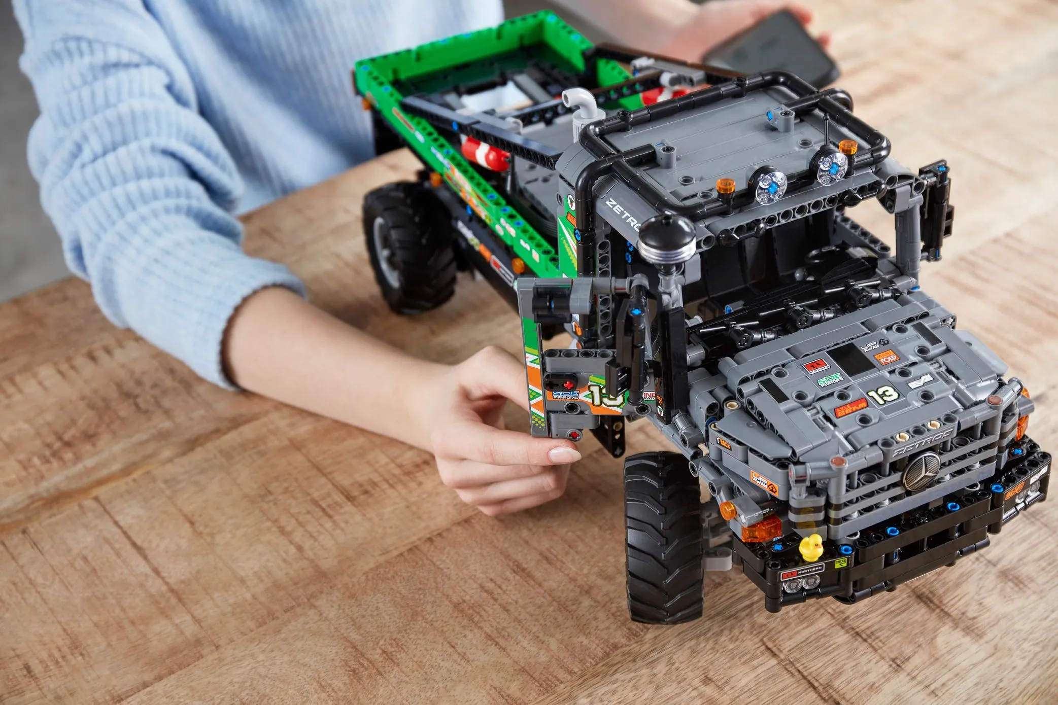 Lego Technic 4x4 Mercedes-Benz Zetros -kuorma-auto 42129