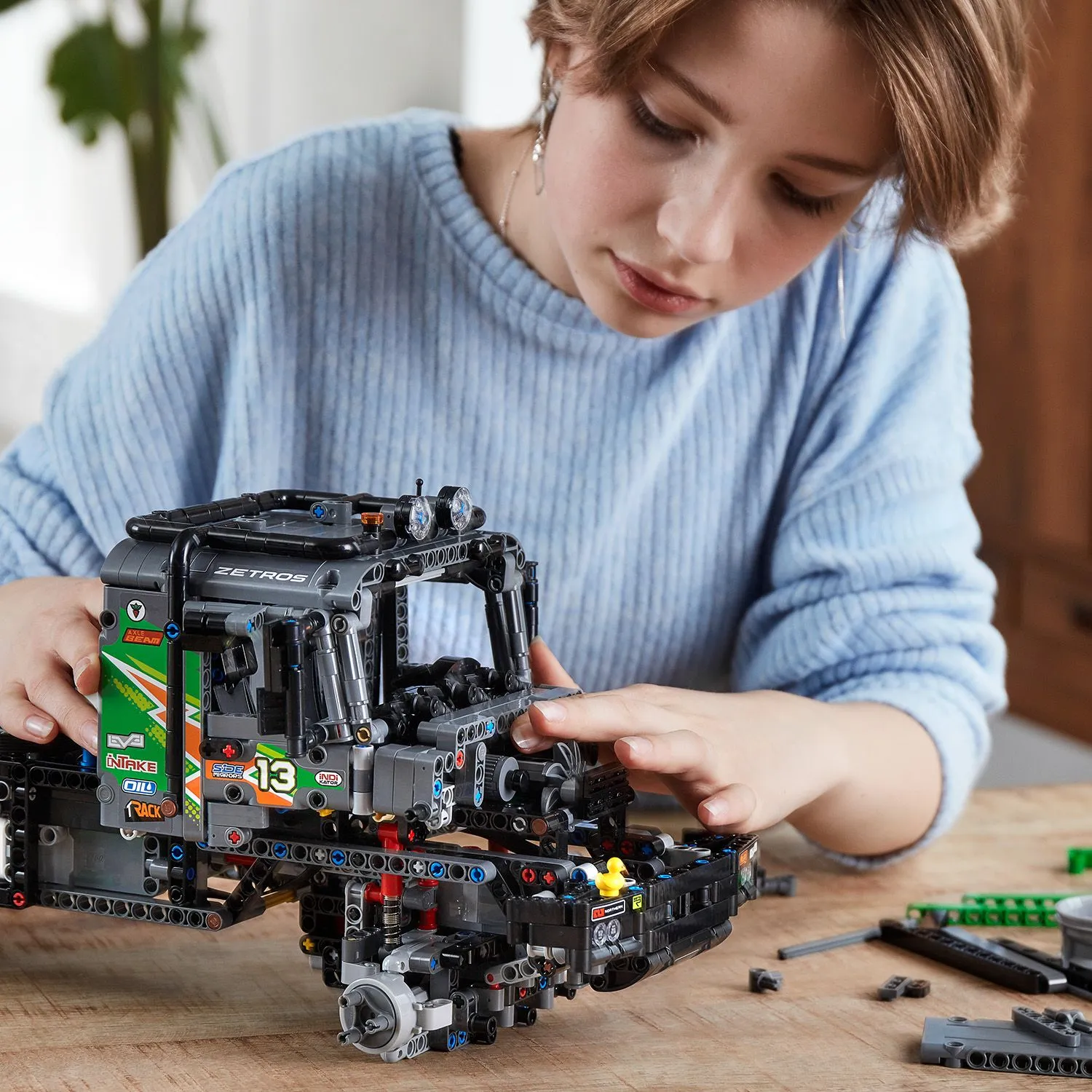 Lego Technic 4x4 Mercedes-Benz Zetros -kuorma-auto 42129