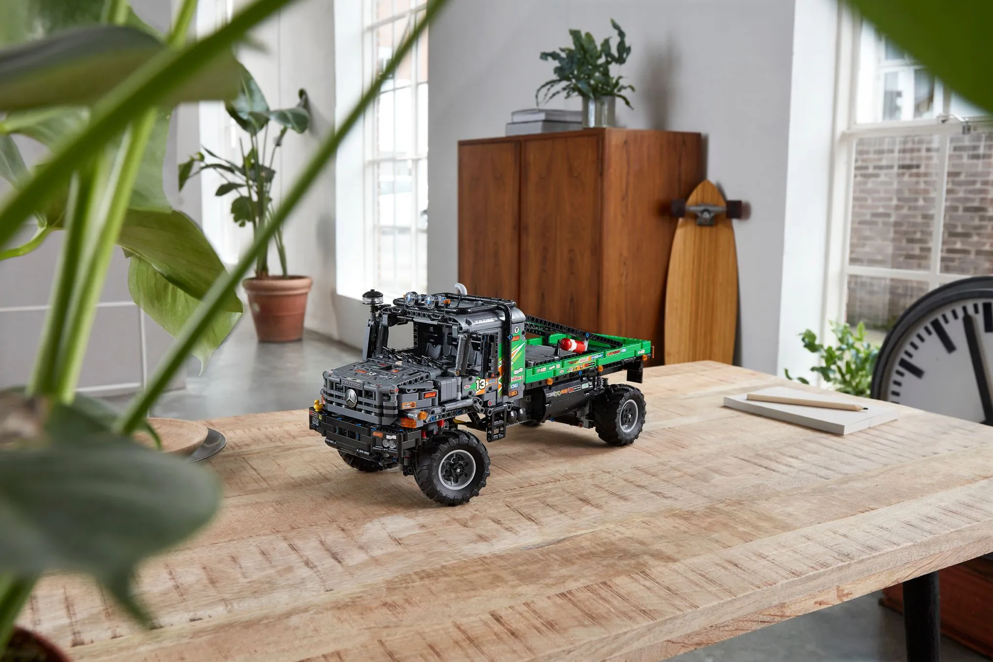 Lego Technic 4x4 Mercedes-Benz Zetros -kuorma-auto 42129