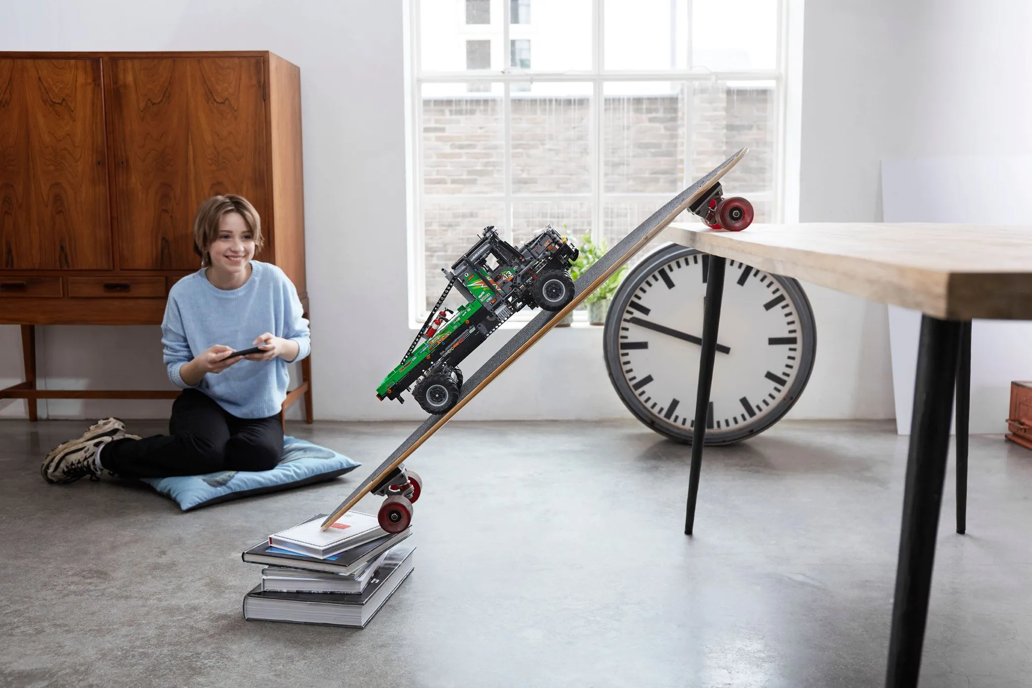 Lego Technic 4x4 Mercedes-Benz Zetros -kuorma-auto 42129